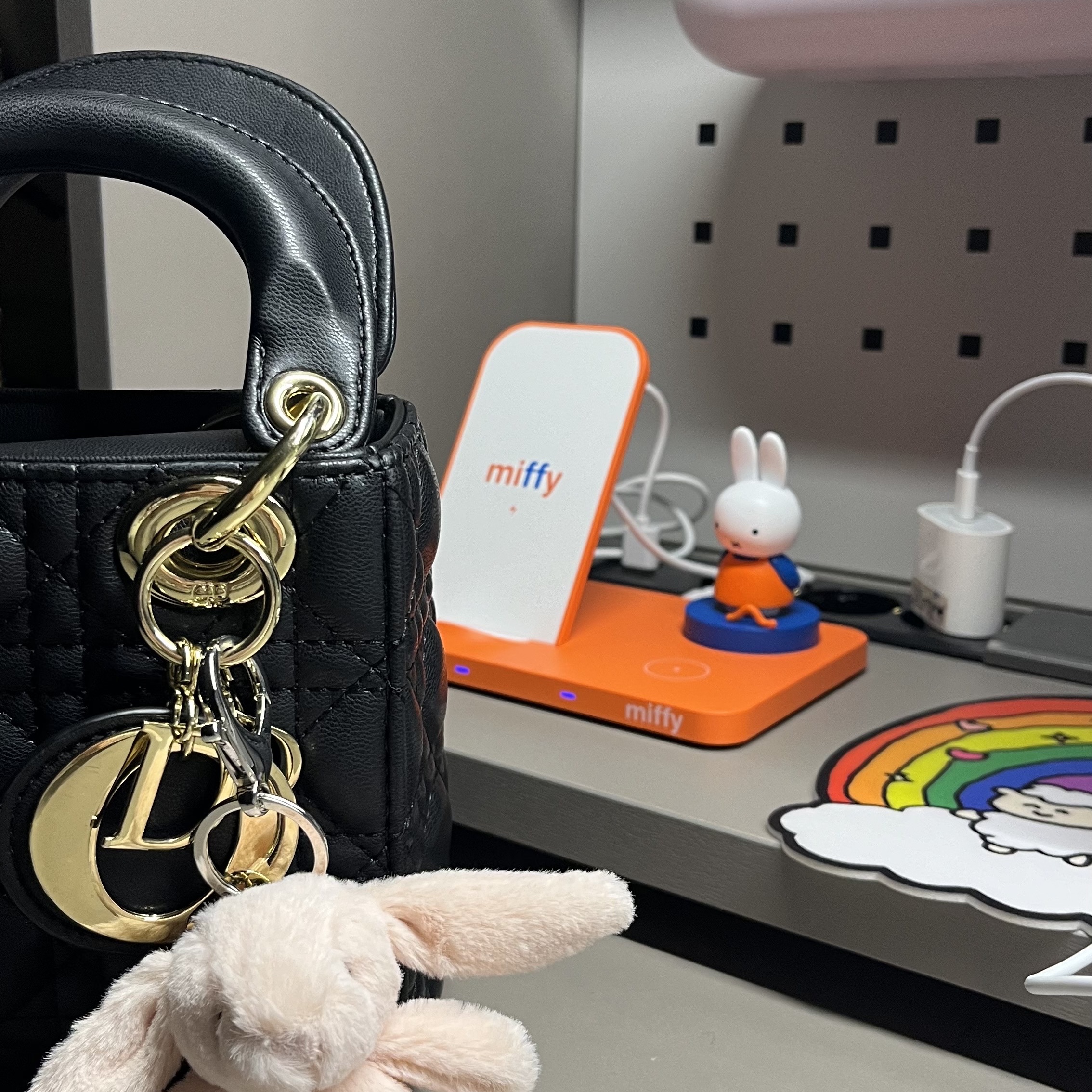 Jellycat Bashful Bunny Bag Charm Blush 착용 스타일