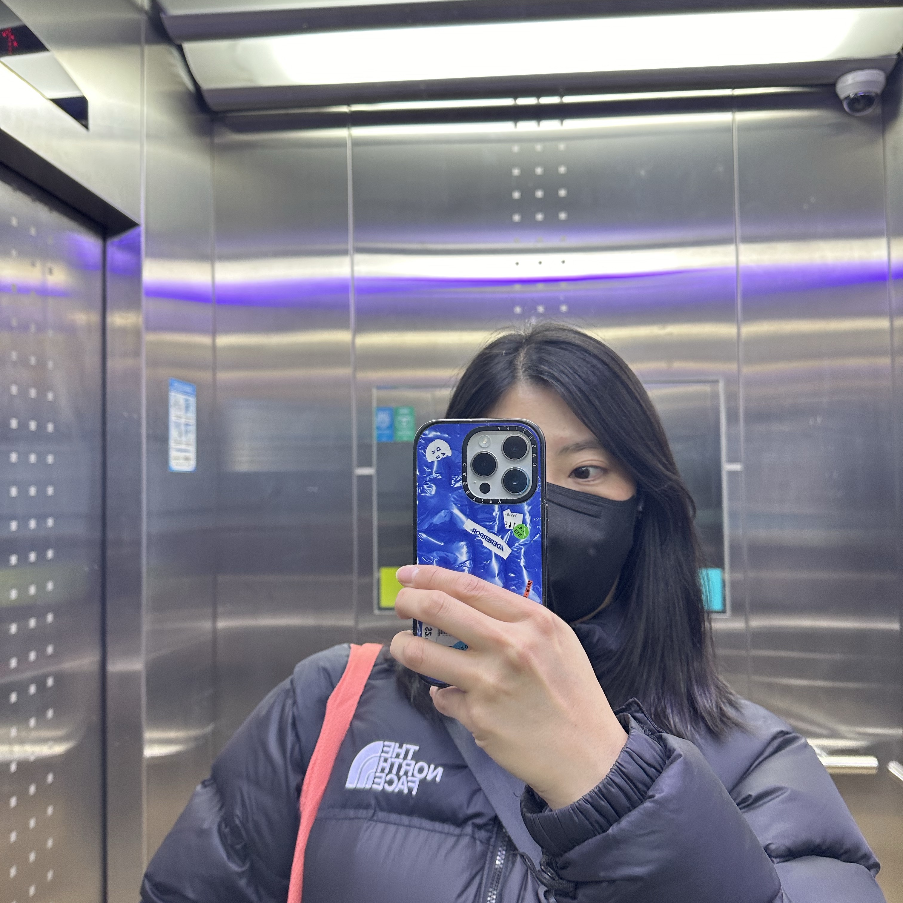 Casetify x Ader Error iPhone Tube Magsafe Case Blue 착용 스타일