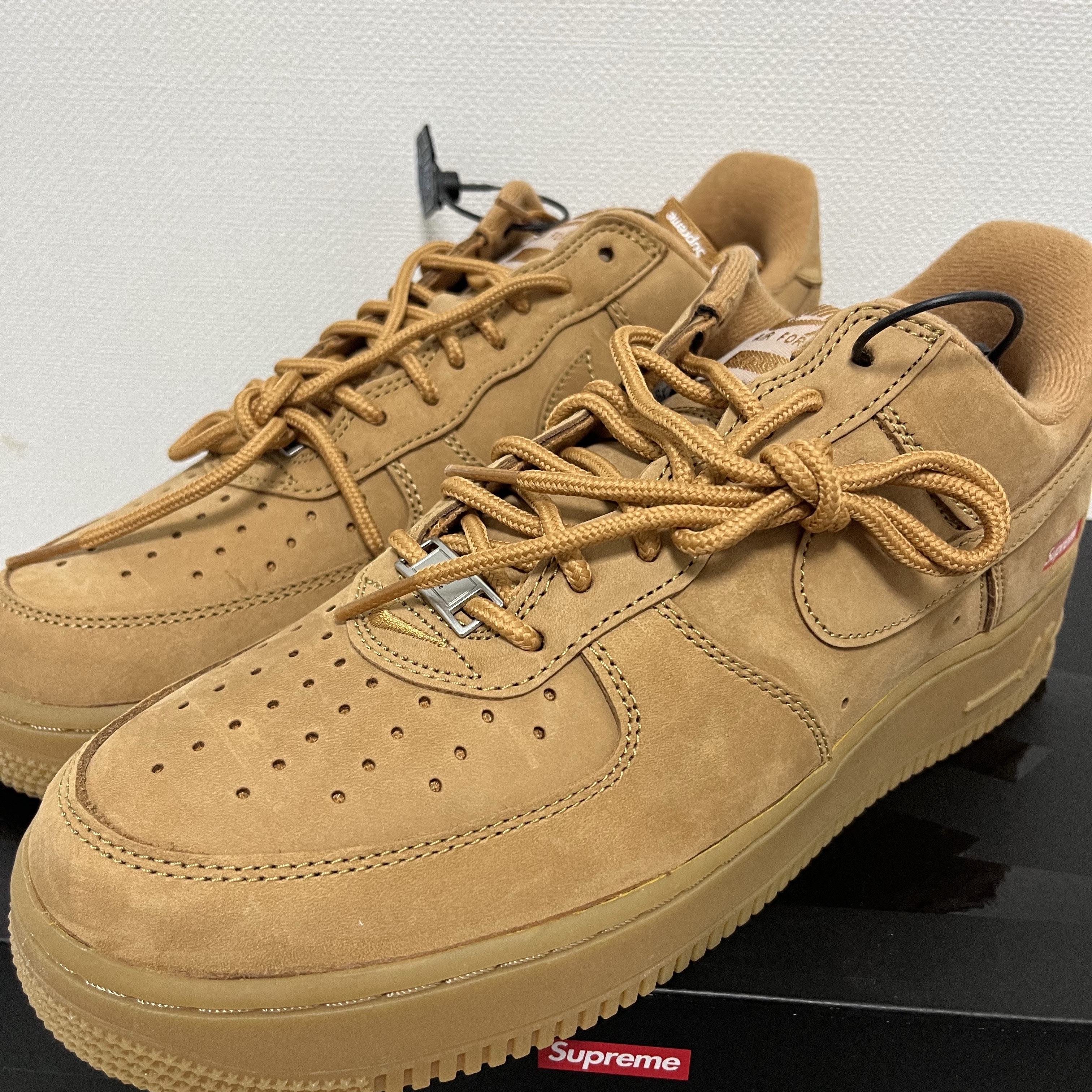 Nike x Supreme Air Force 1 Low Flax 착용 스타일