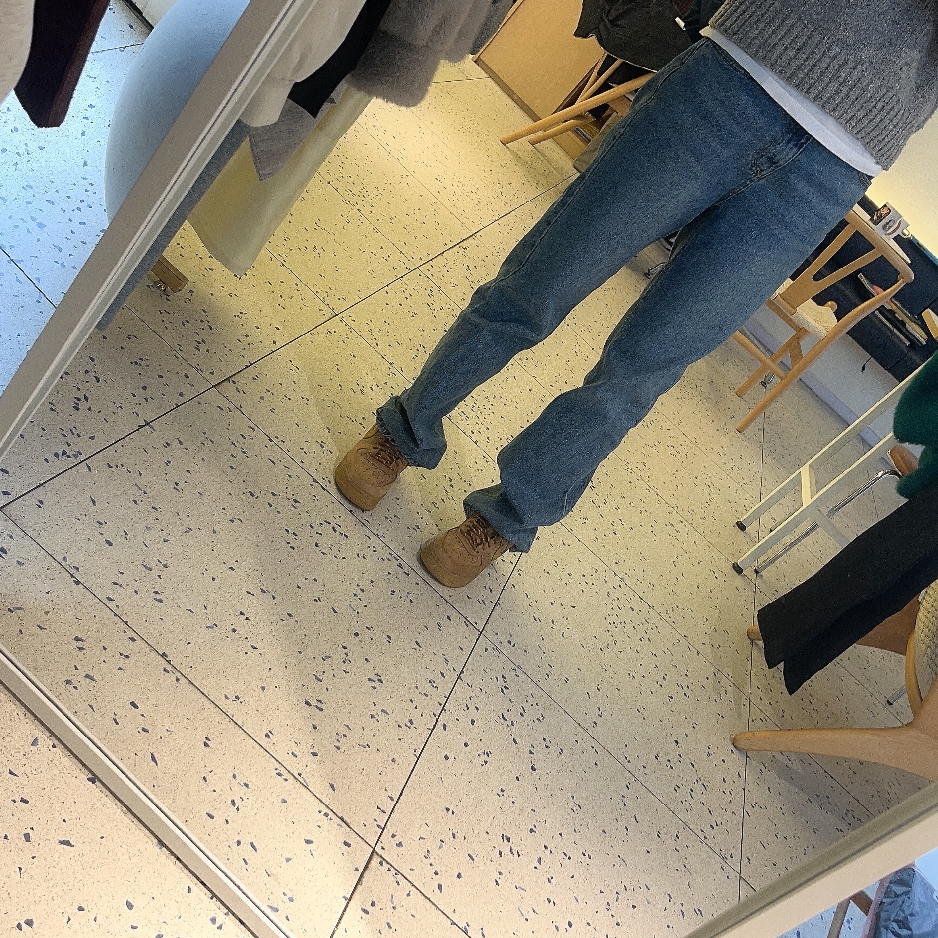 Nike Air Force 1 '07 WB Flax 착용 스타일