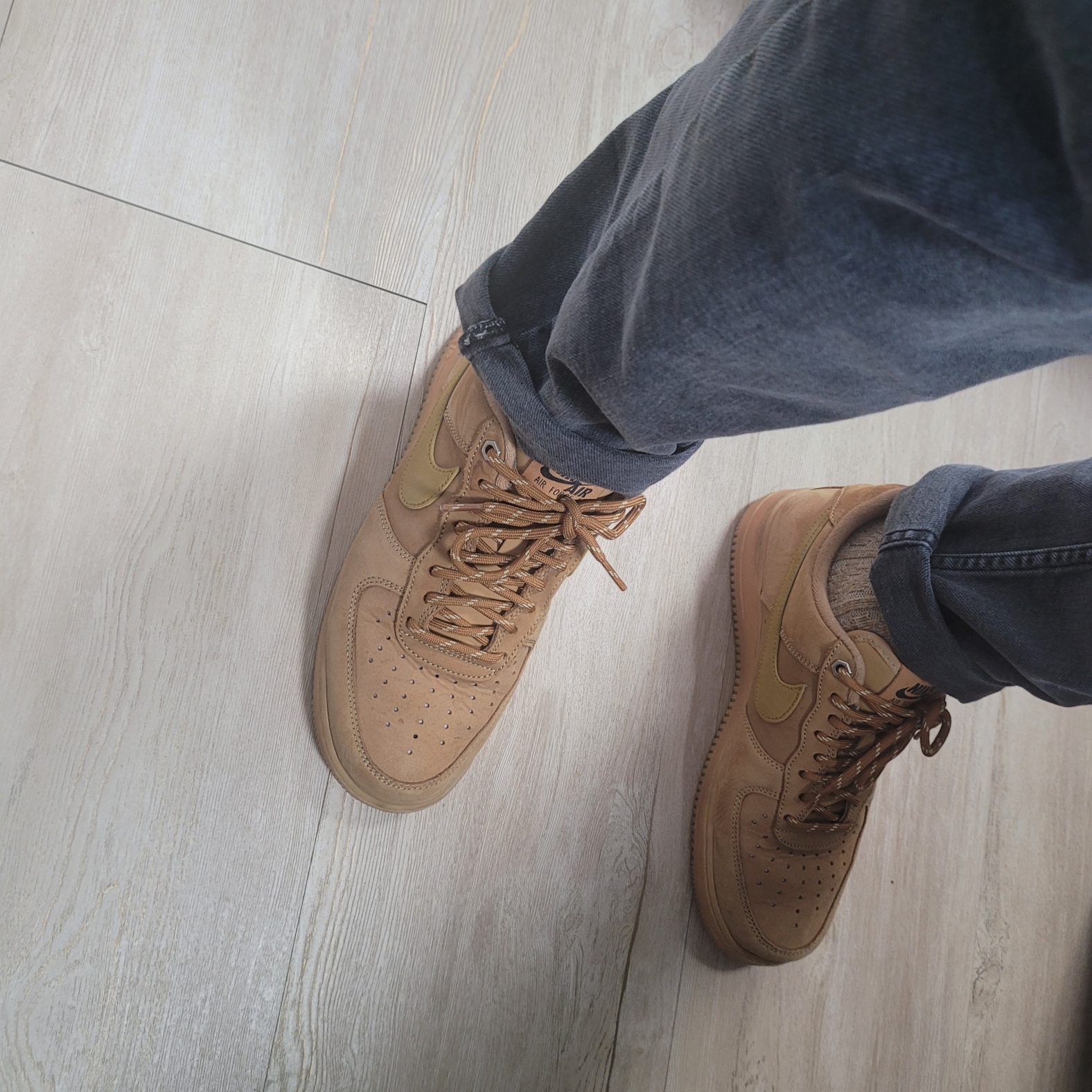 Nike Air Force 1 '07 WB Flax 착용 스타일