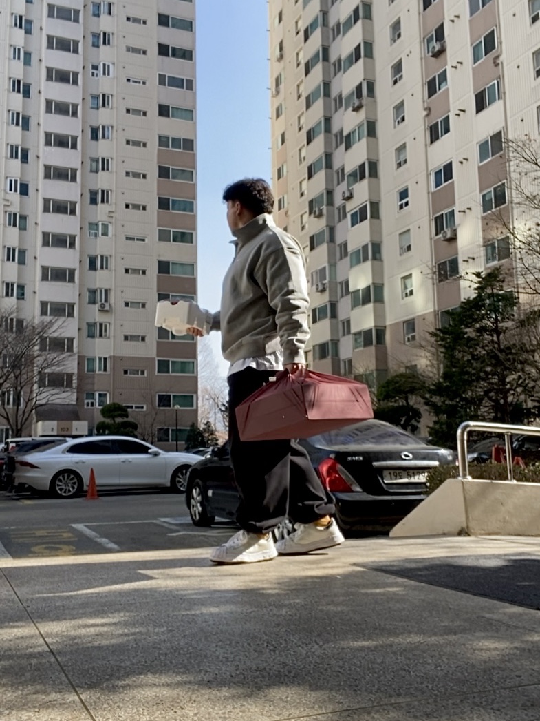 Maison Mihara Yasuhiro Blakey OG Sole Leather Low-top Sneakers White 착용 스타일 - 1