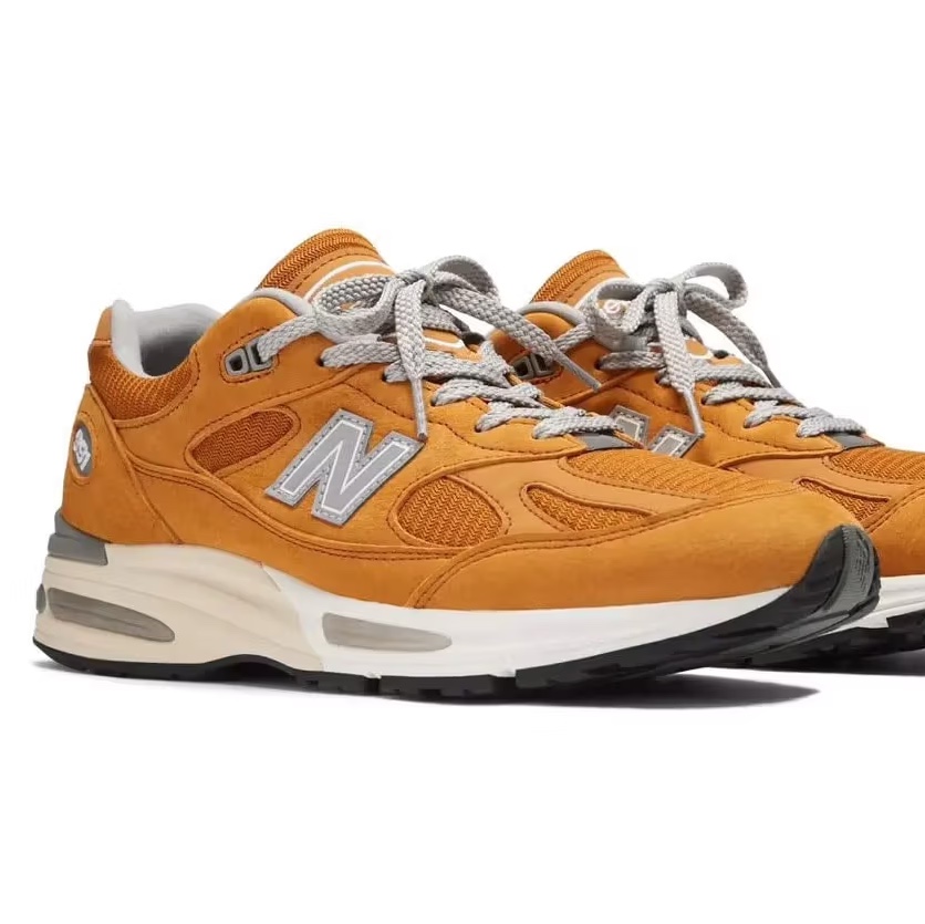 New Balance 991v2 Made in UK Yellow Silver 착용 스타일 - 3
