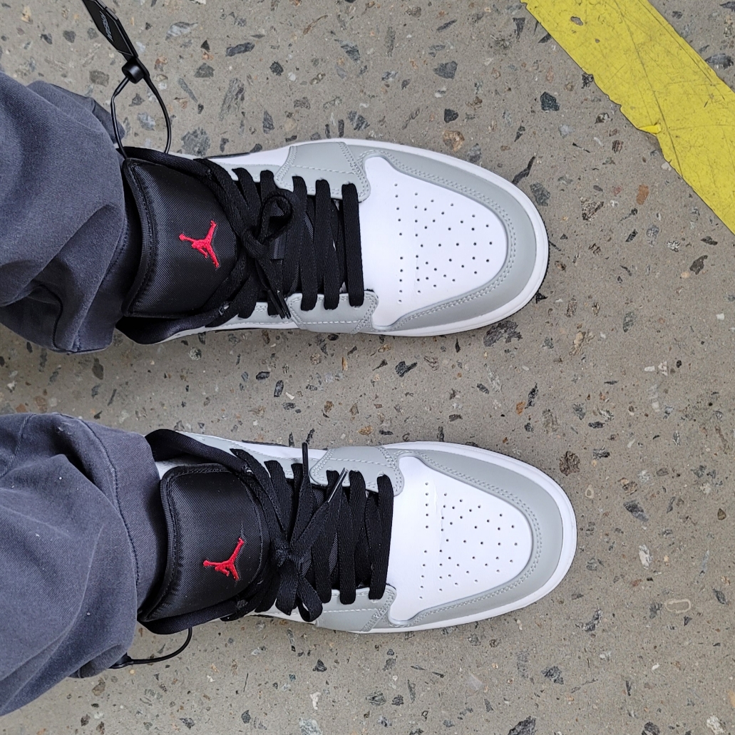 Jordan 1 Low Light Smoke Grey 착용 스타일 - 3