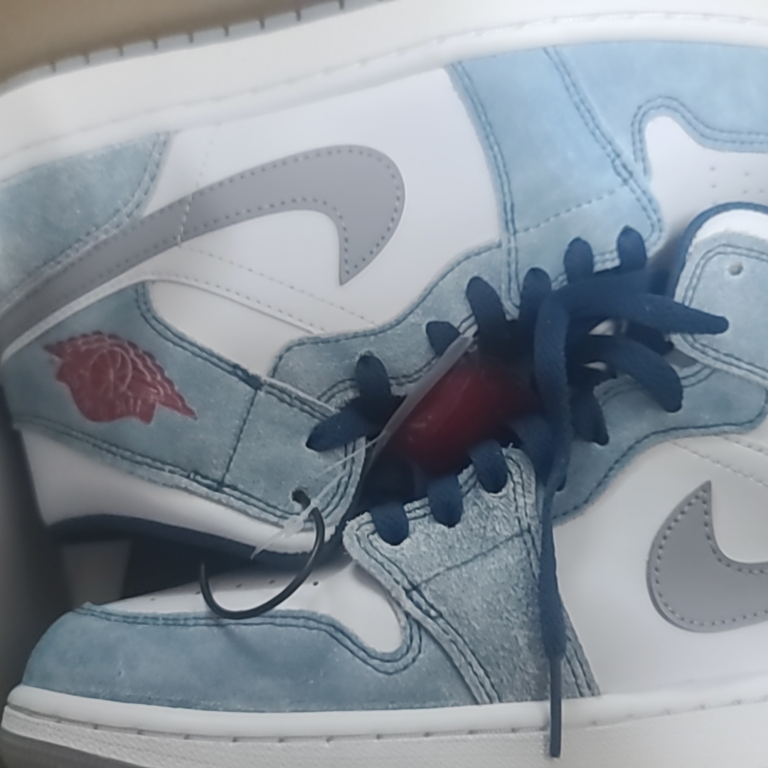 Jordan 1 Mid SE French Blue Fire Red 착용 스타일