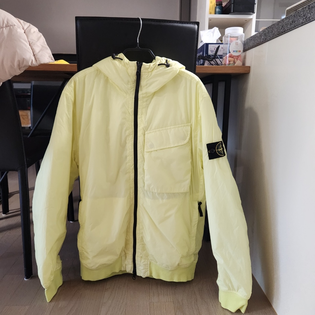 Stone Island 40723 Crinkle Reps Hooded Blouson Lemon - 22FW 착용 스타일