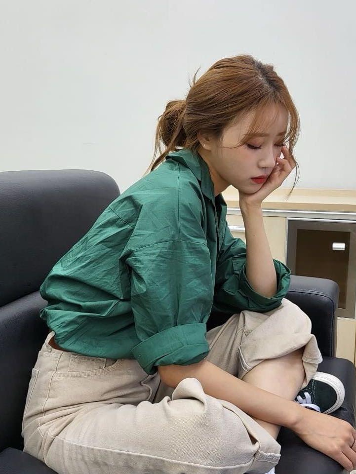 AMI de Coeur Tone-On-Tone Oxford Button Down Shirt Pale Pink, Amomento Wool Shirts Brown 착용 스타일 - 4