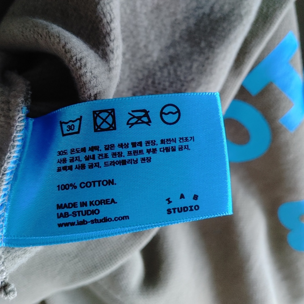 IAB Studio x Helinox Sweatshirt Leaf Green 착용 스타일