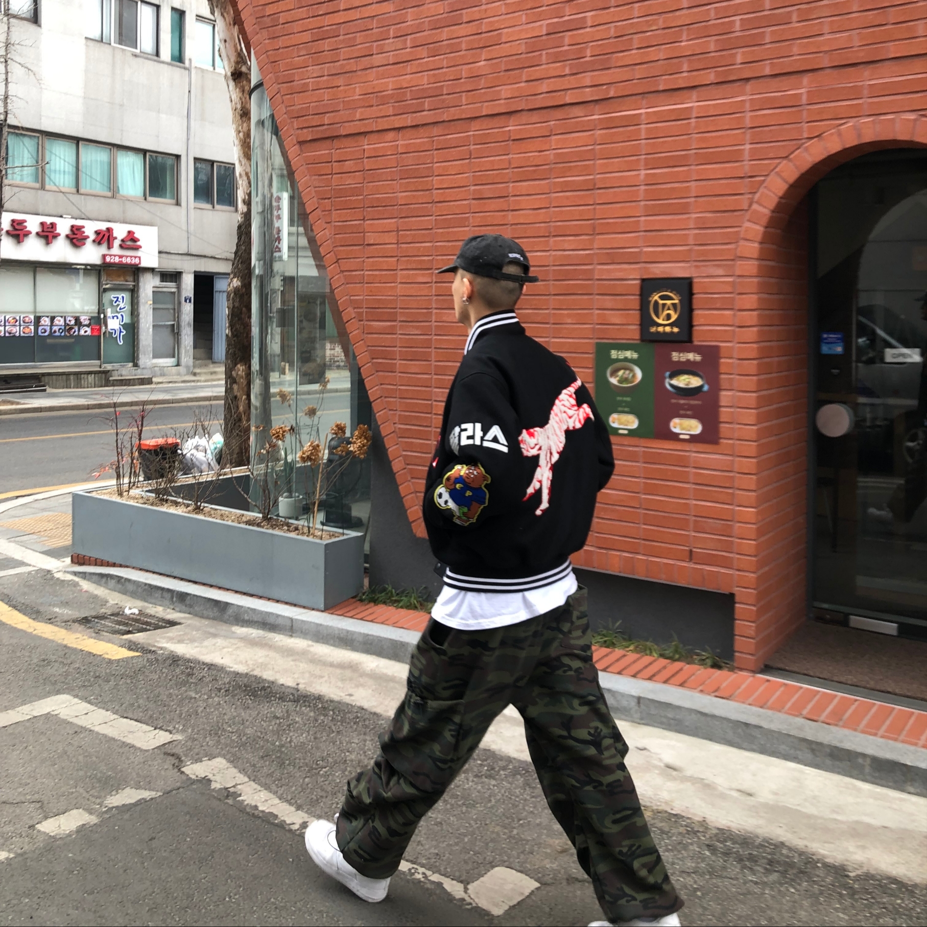 Palace Korea Varsity Jacket Black - 24SS 착용 스타일