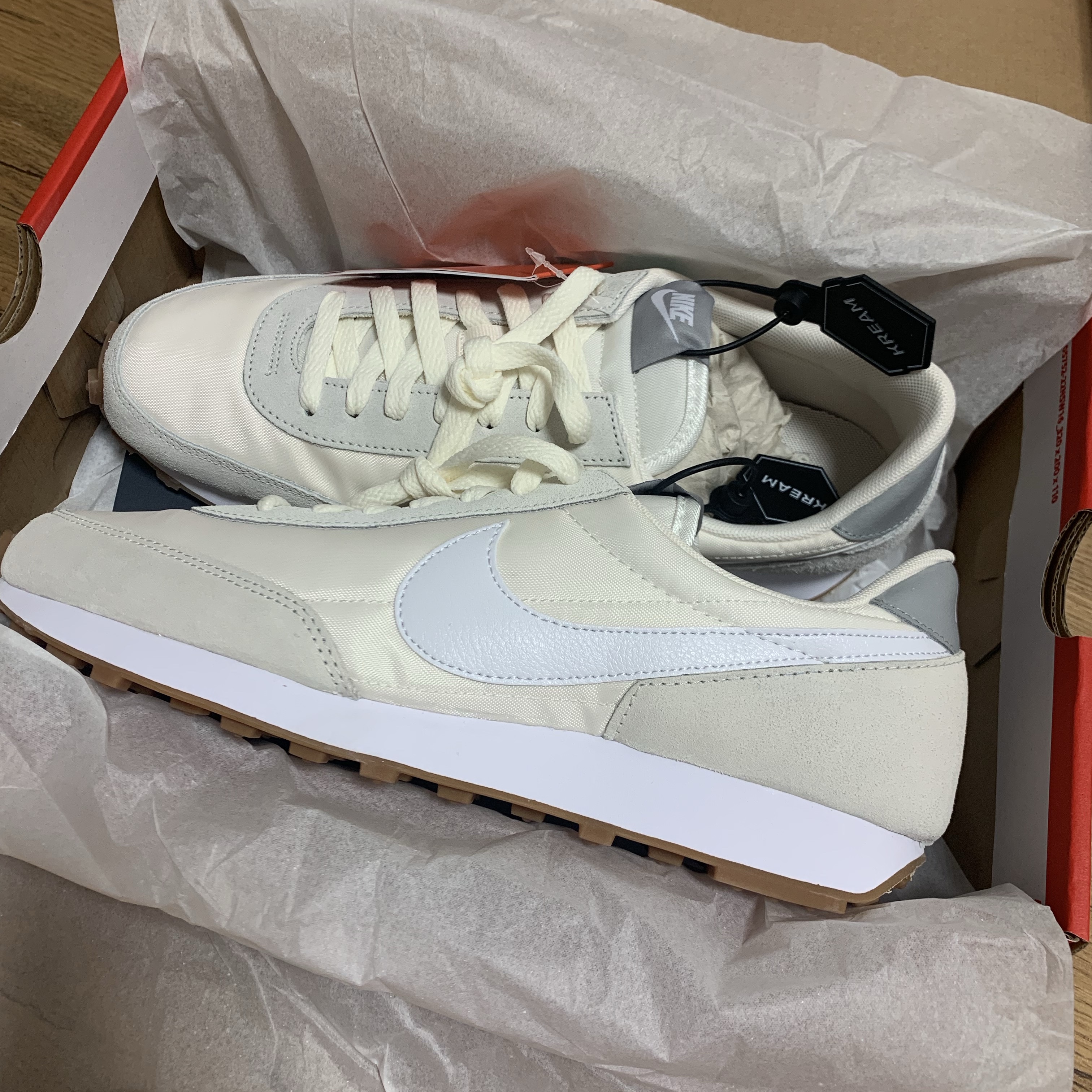 (W) Nike Daybreak Summit White 착용 스타일