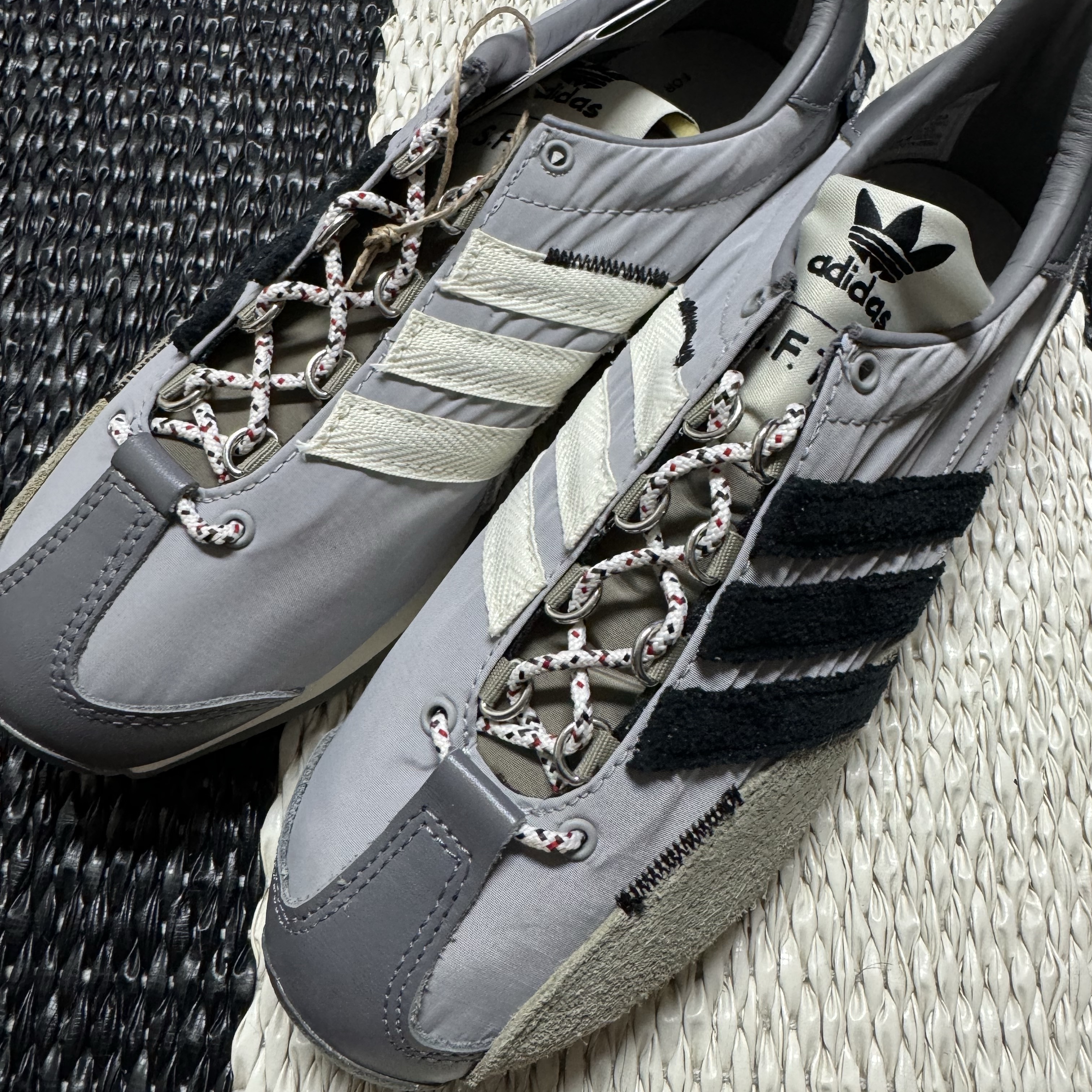 Adidas x Song for the Mute Country OG Grey Two Core Black 착용 스타일