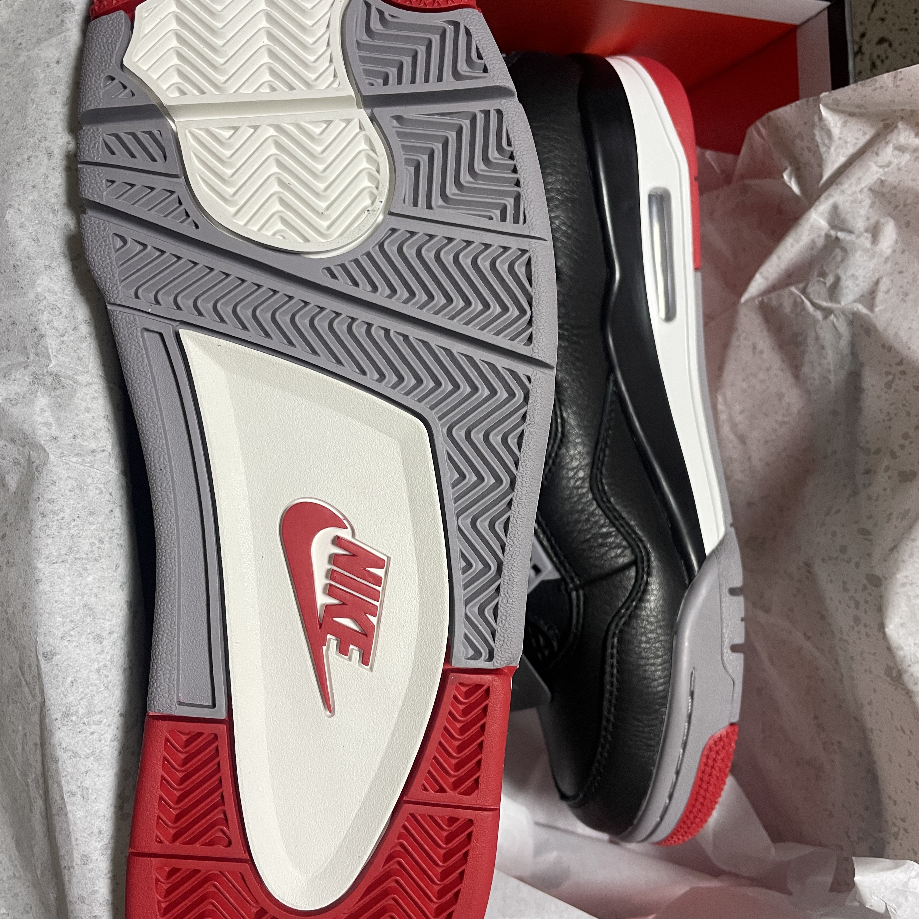 Jordan 4 Retro Bred Reimagined 착용 스타일 - 1