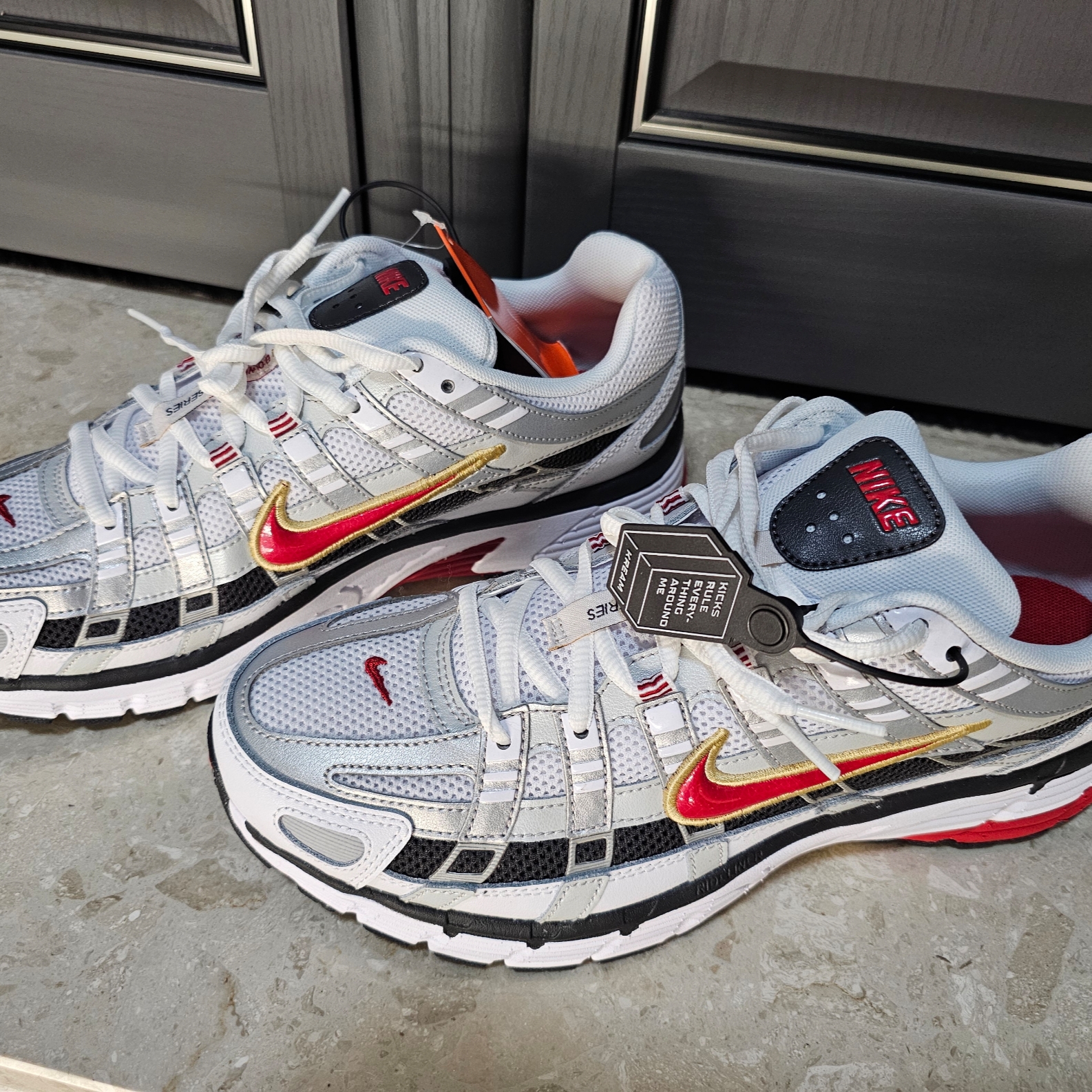 Nike P-6000 White Varsity Red 착용 스타일