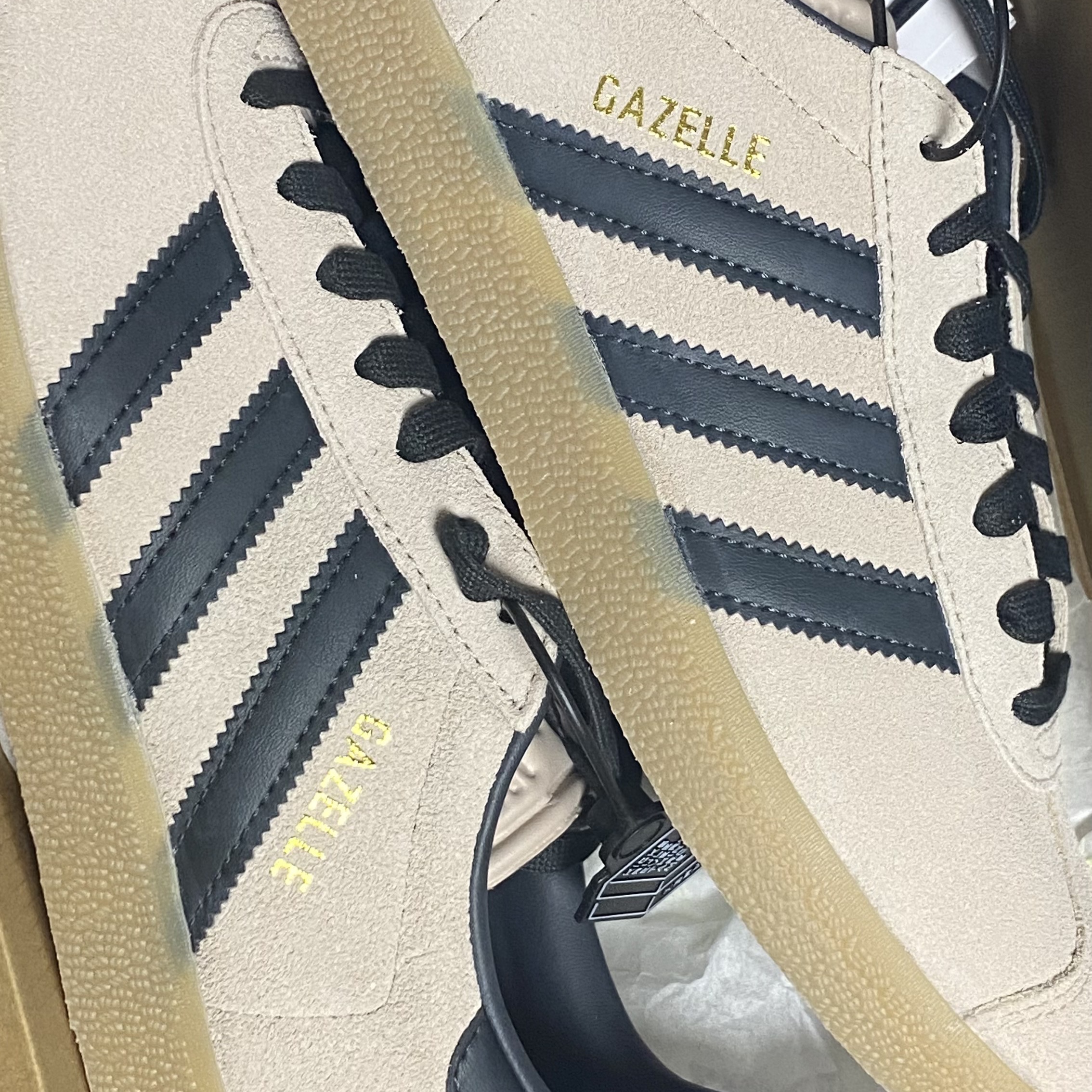 Adidas Gazelle Wonder Taupe Night Indigo 착용 스타일