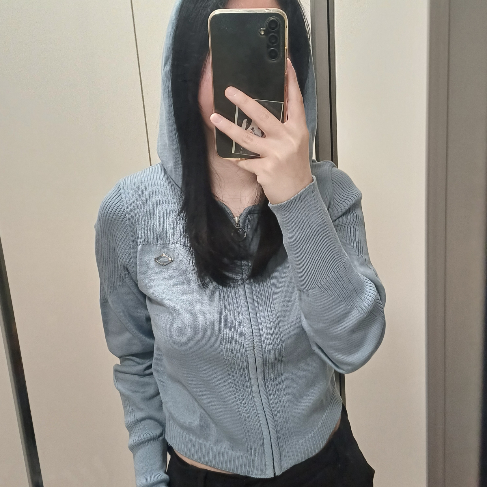 (W) Mischief Rhombus Knitted Hoodie Greyish Blue 착용 스타일 - 1