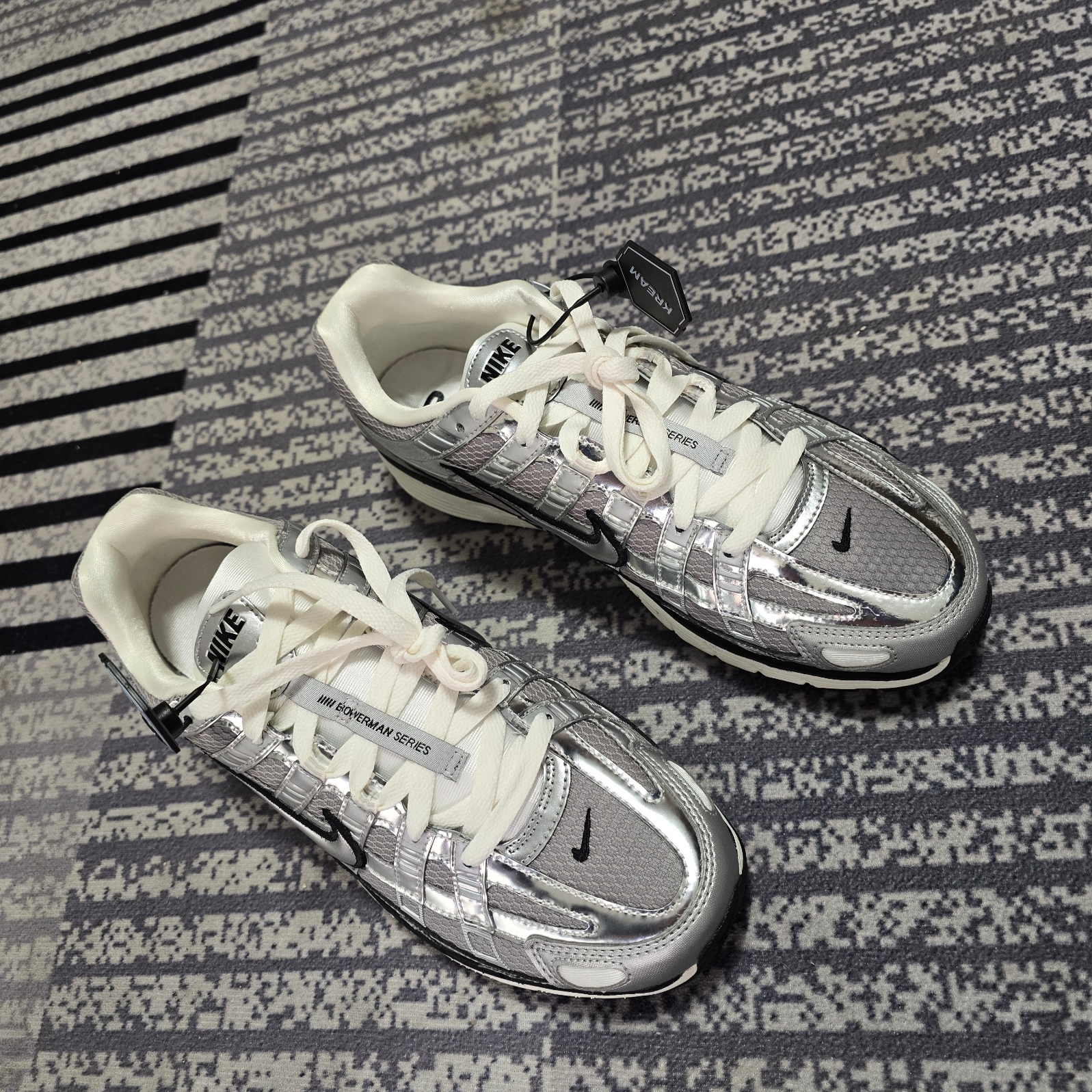 Nike P-6000 Metallic Silver 착용 스타일