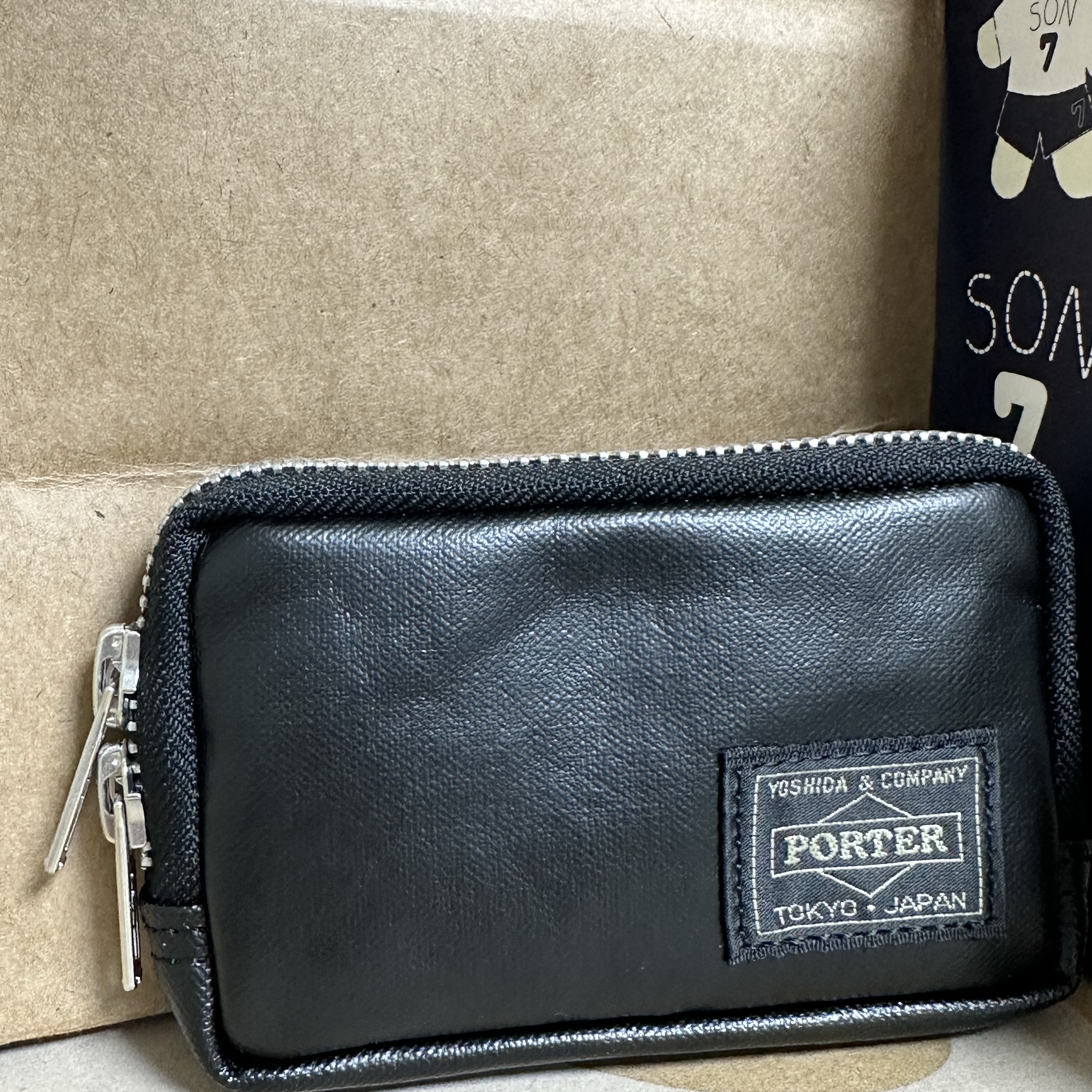 Porter Freestyle Multi Coin Case Black 착용 스타일
