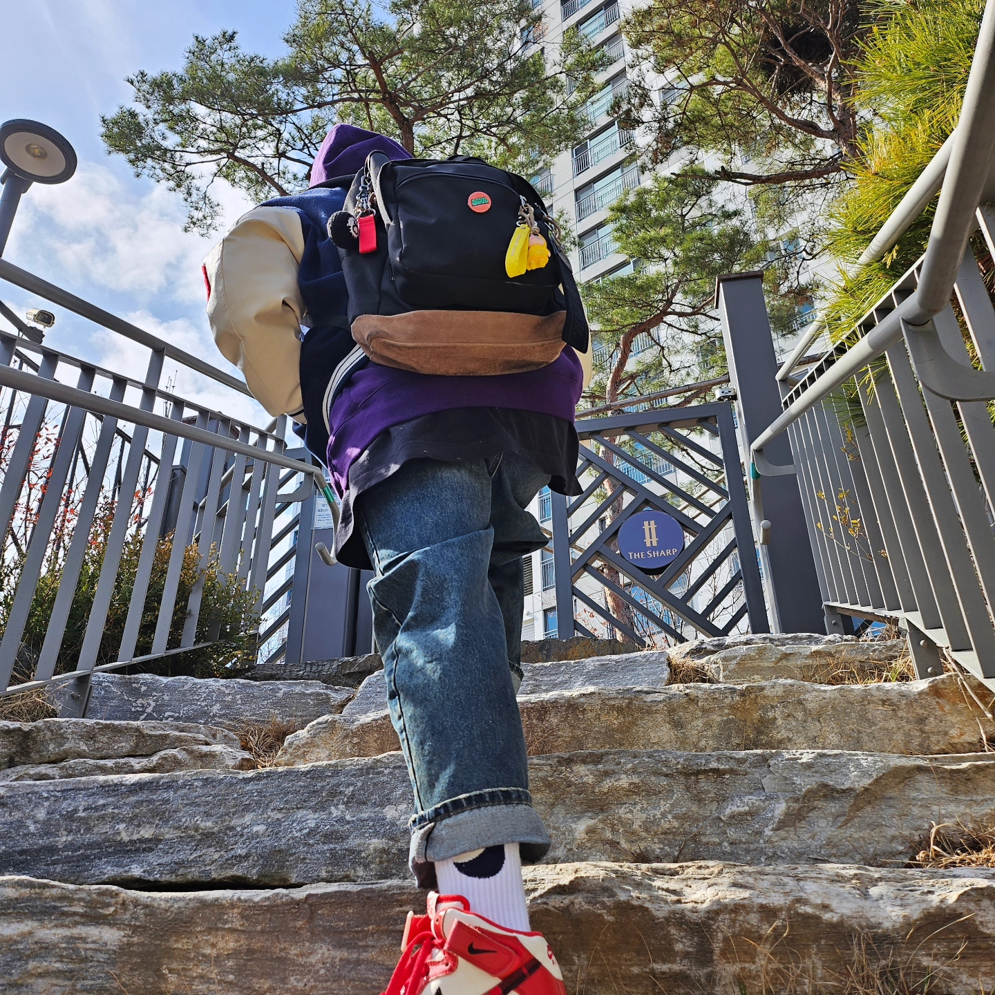 Supreme Webbing Keychain Red - 23SS, Jansport Right Pack Black 착용 스타일 - 1