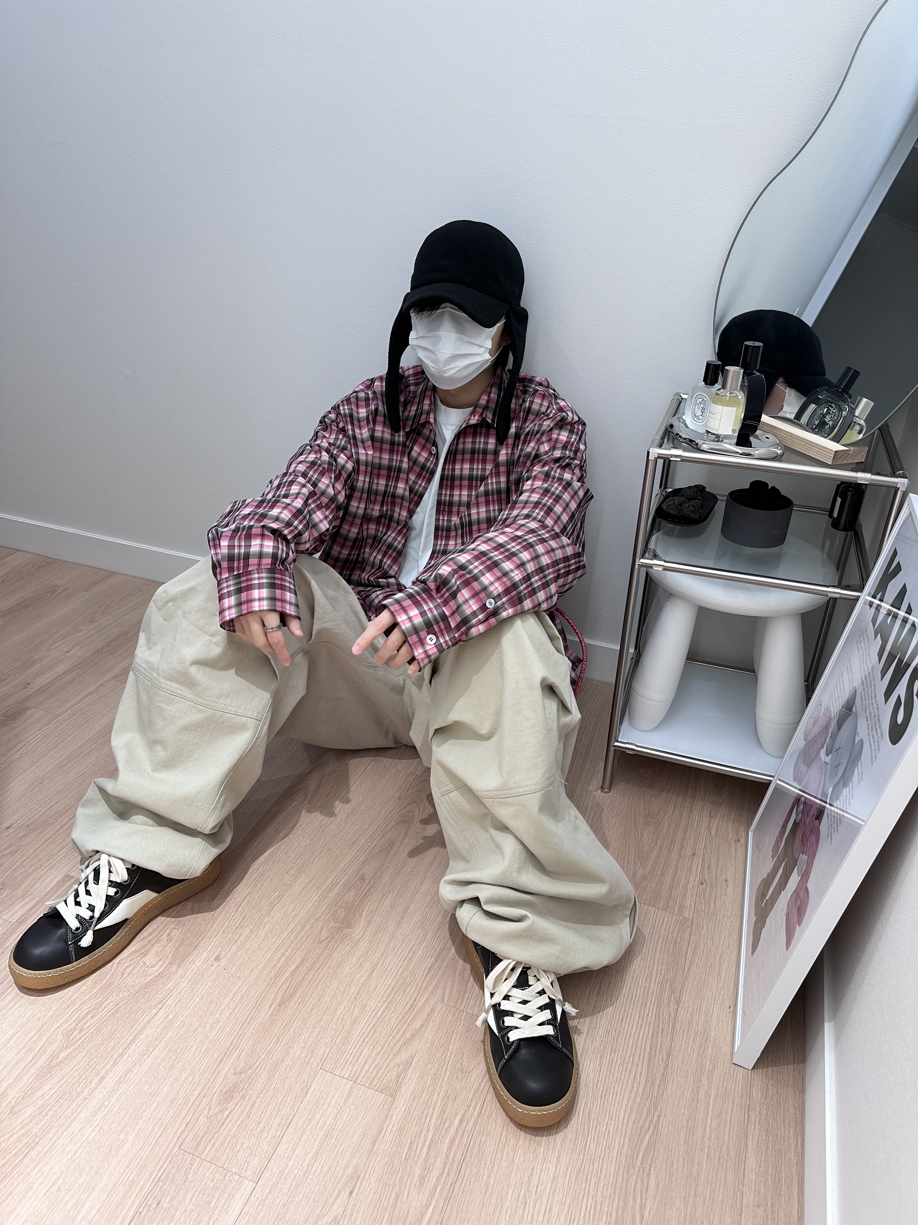 Nonnod Side Zip Cargo Pants Beige, Nonnod Flexible String Check Shirts Pink 착용 스타일 - 1
