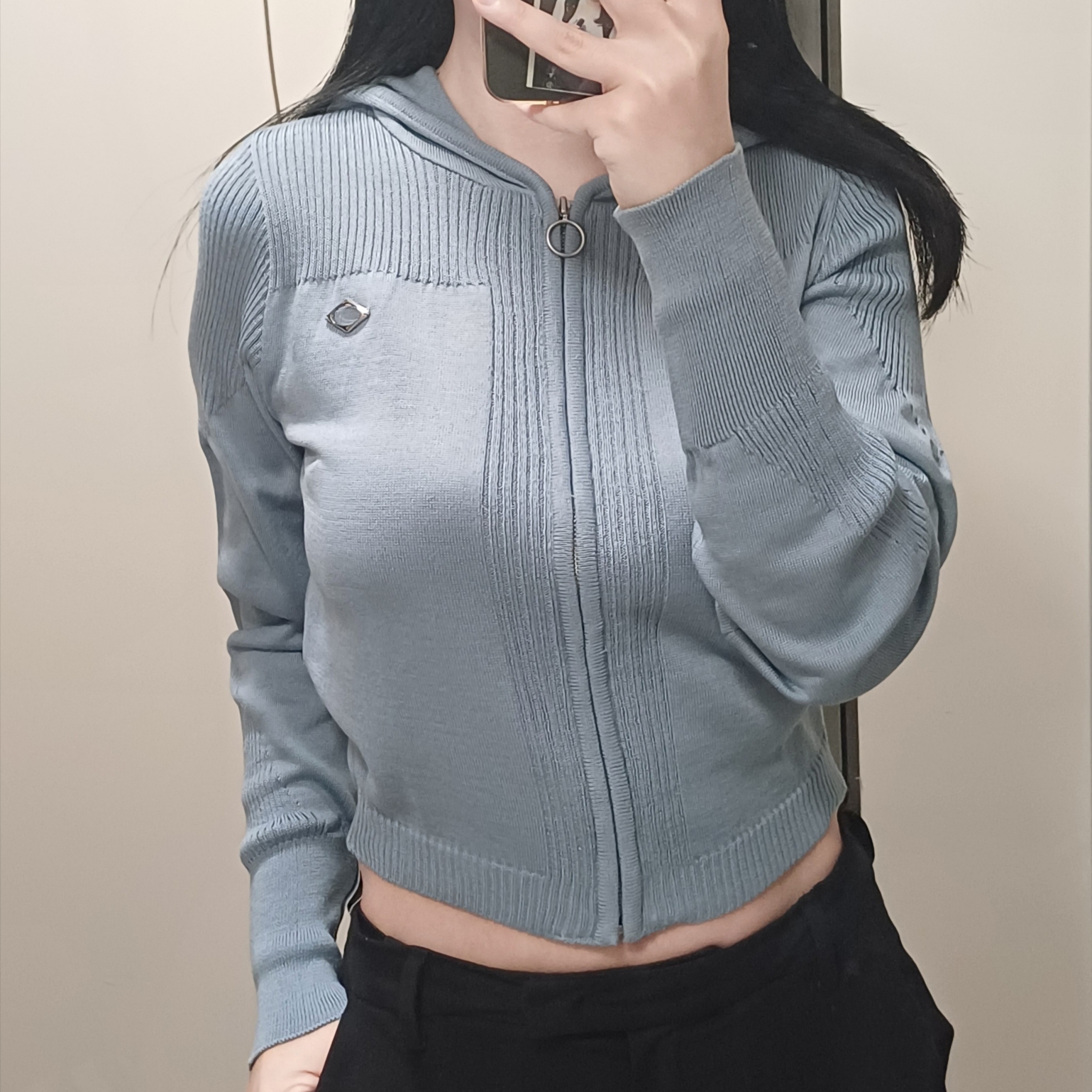(W) Mischief Rhombus Knitted Hoodie Greyish Blue 착용 스타일 - 2
