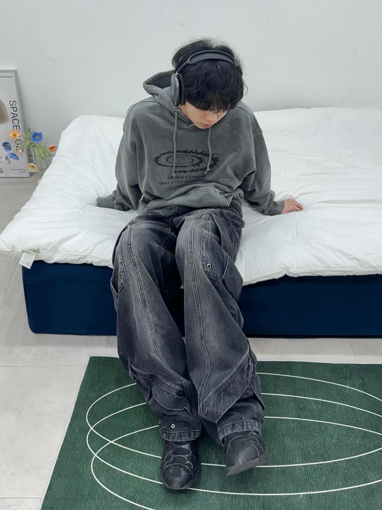Nike Air Kukini Triple Black, Apple AirPods Max Lightning Space Gray (Korean Ver.) 착용 스타일 - 4