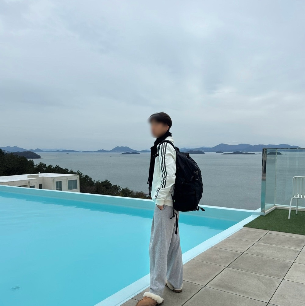 Adidas German Beckenbauer Track Top Off White - KR Sizing, Stone Island 63020 Crewneck Sweatshirt Navy Blue - 22FW 착용 스타일
