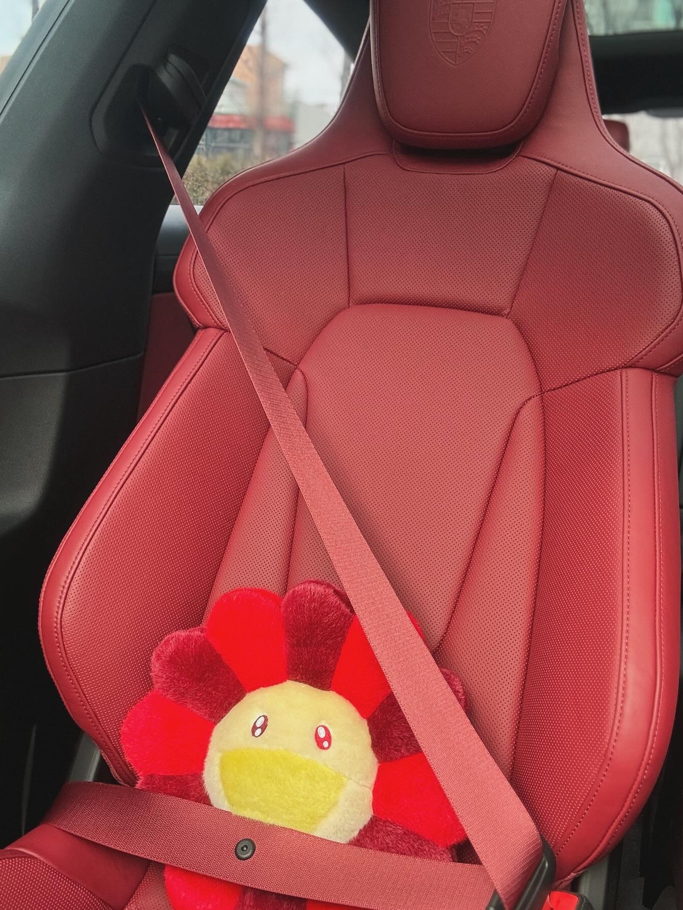 Kaikai Kiki Flower Cushion 30cm Rose Red 착용 스타일 - 2