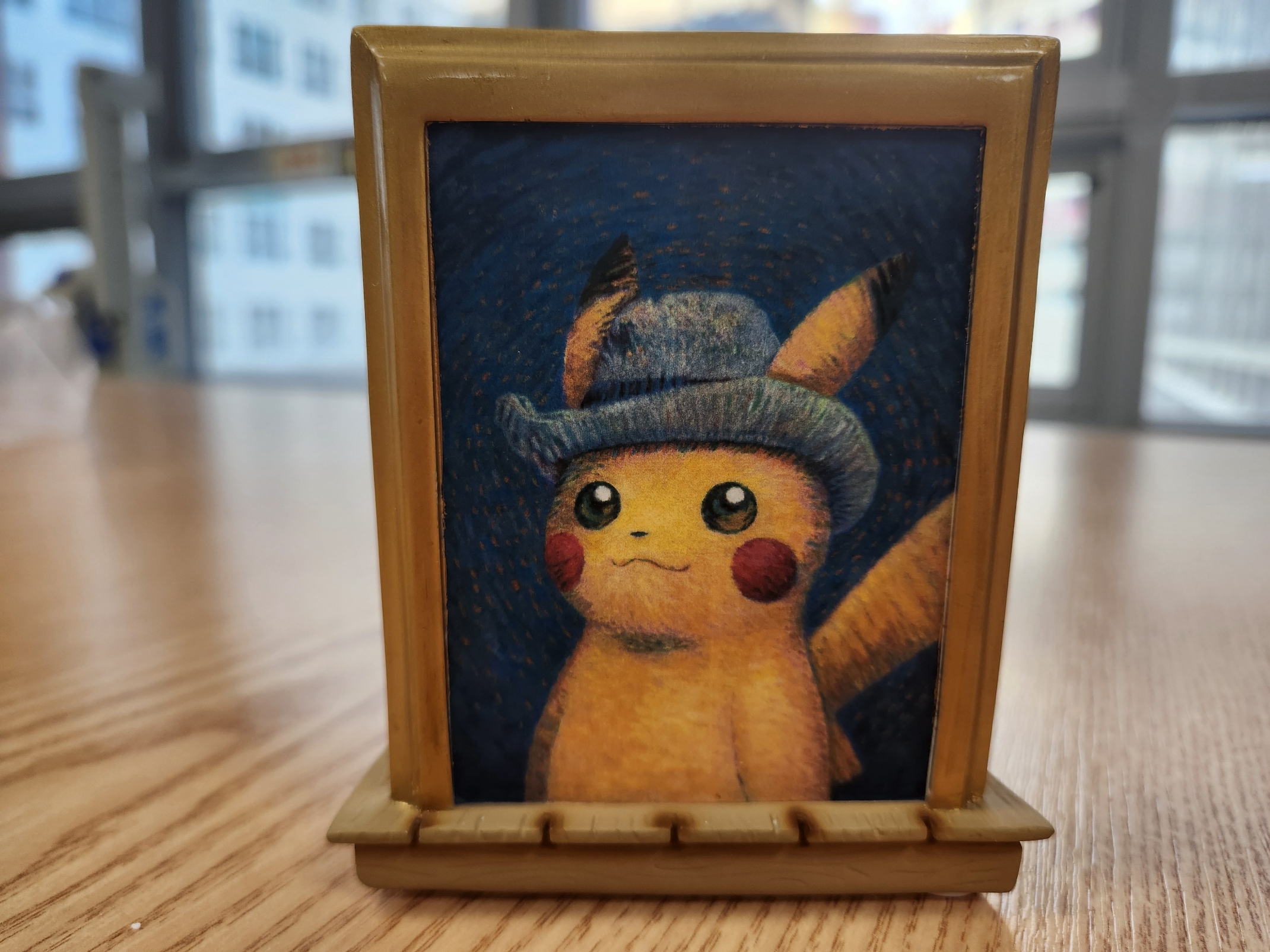 Pokemon Center x Van Gogh Museum Pikachu Inspired by Self-Portrait with Grey Felt Hat Canvas Tote 착용 스타일 - 2
