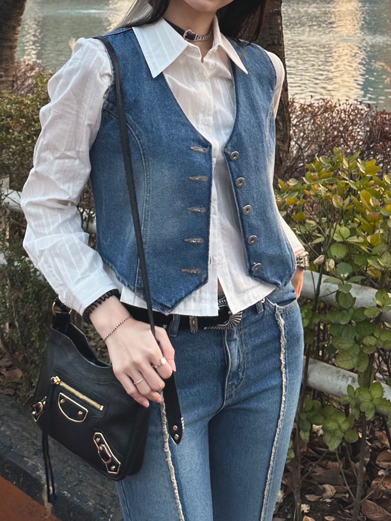 Balenciaga Le Cagole XS Shoulder Bag With Buckles Black, Gucci Trademark Ring With Heart Pendant Silver 착용 스타일 - 6