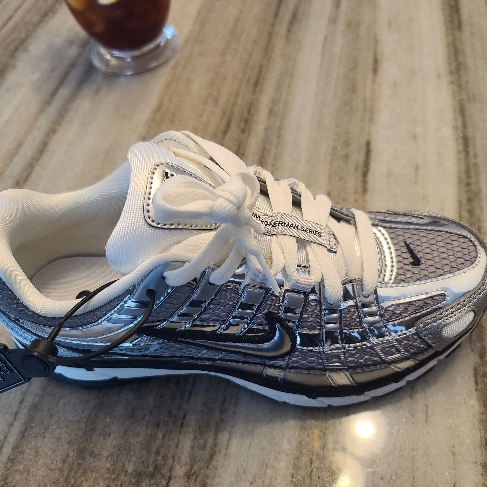 Nike P-6000 Metallic Silver 착용 스타일