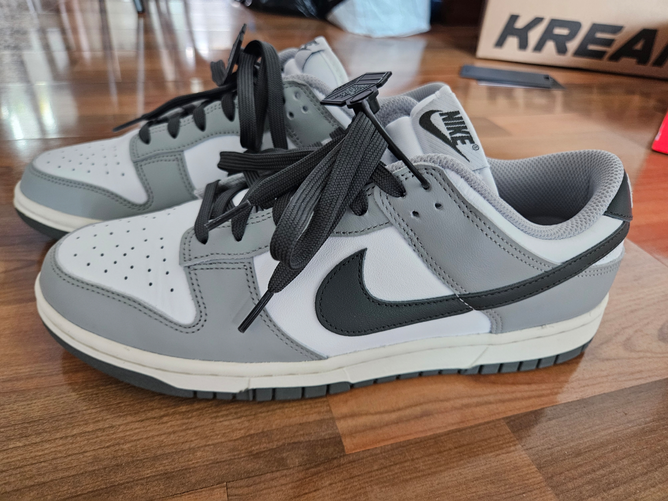 (W) Nike Dunk Low Light Smoke Grey 착용 스타일 - 2