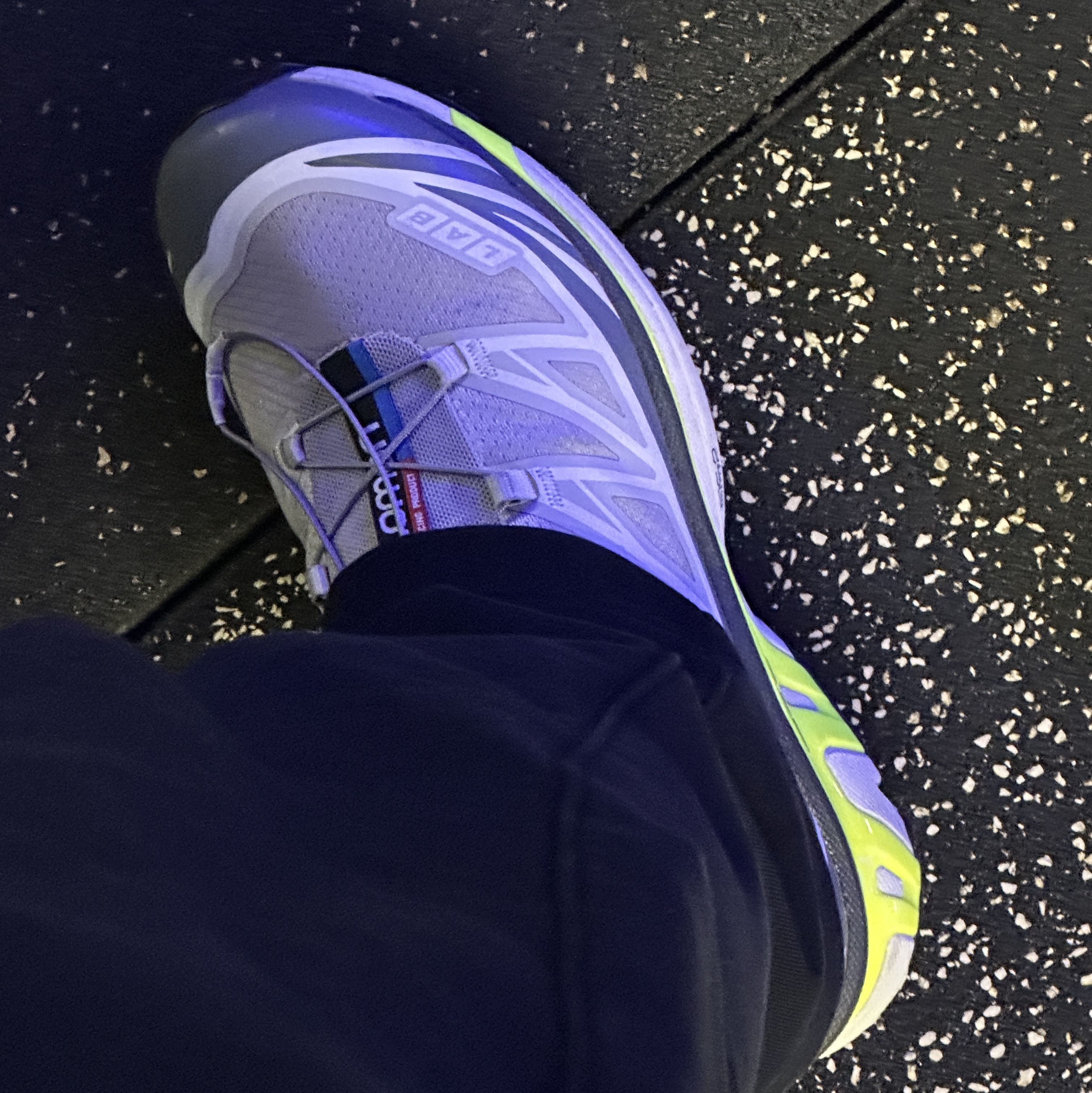Salomon XT-6 ADV Lunar Rock 착용 스타일