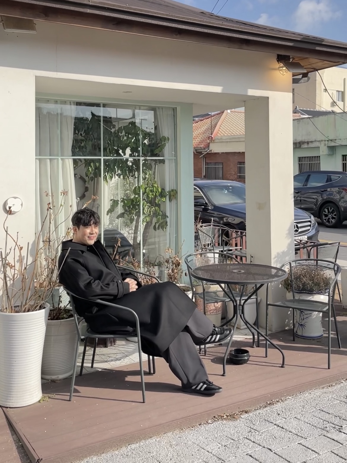 Adidas Spezial Handball Core Black Cloud White, Zara x Studio Nicholson Double Pleated Trousers Charcoal 착용 스타일 - 1