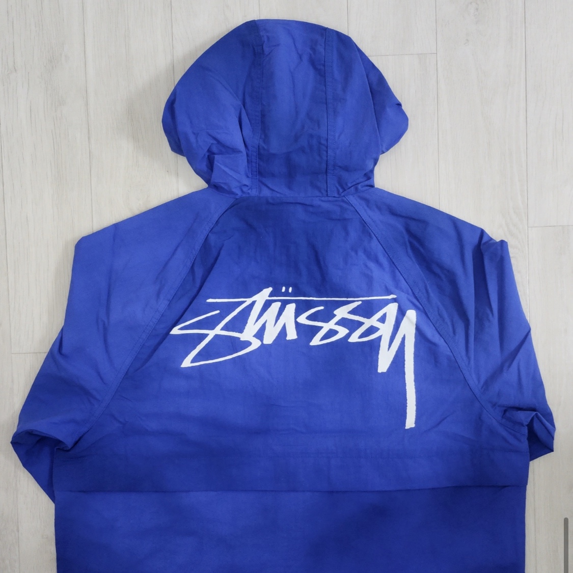 Stussy Wave Dye Beach Shell Jacket Ultramarine 착용 스타일