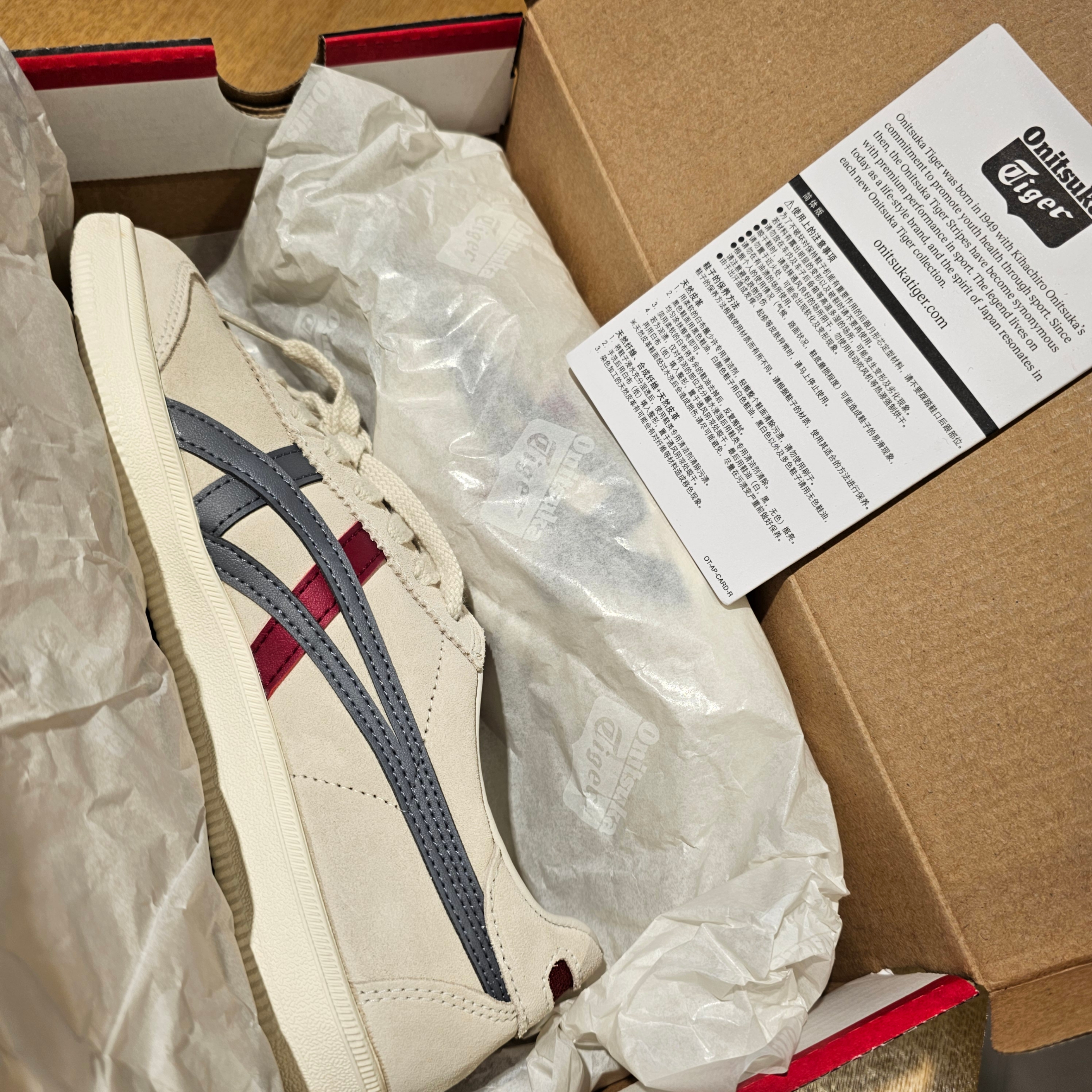 Onitsuka Tiger Tokuten Grey Red 착용 스타일 - 1