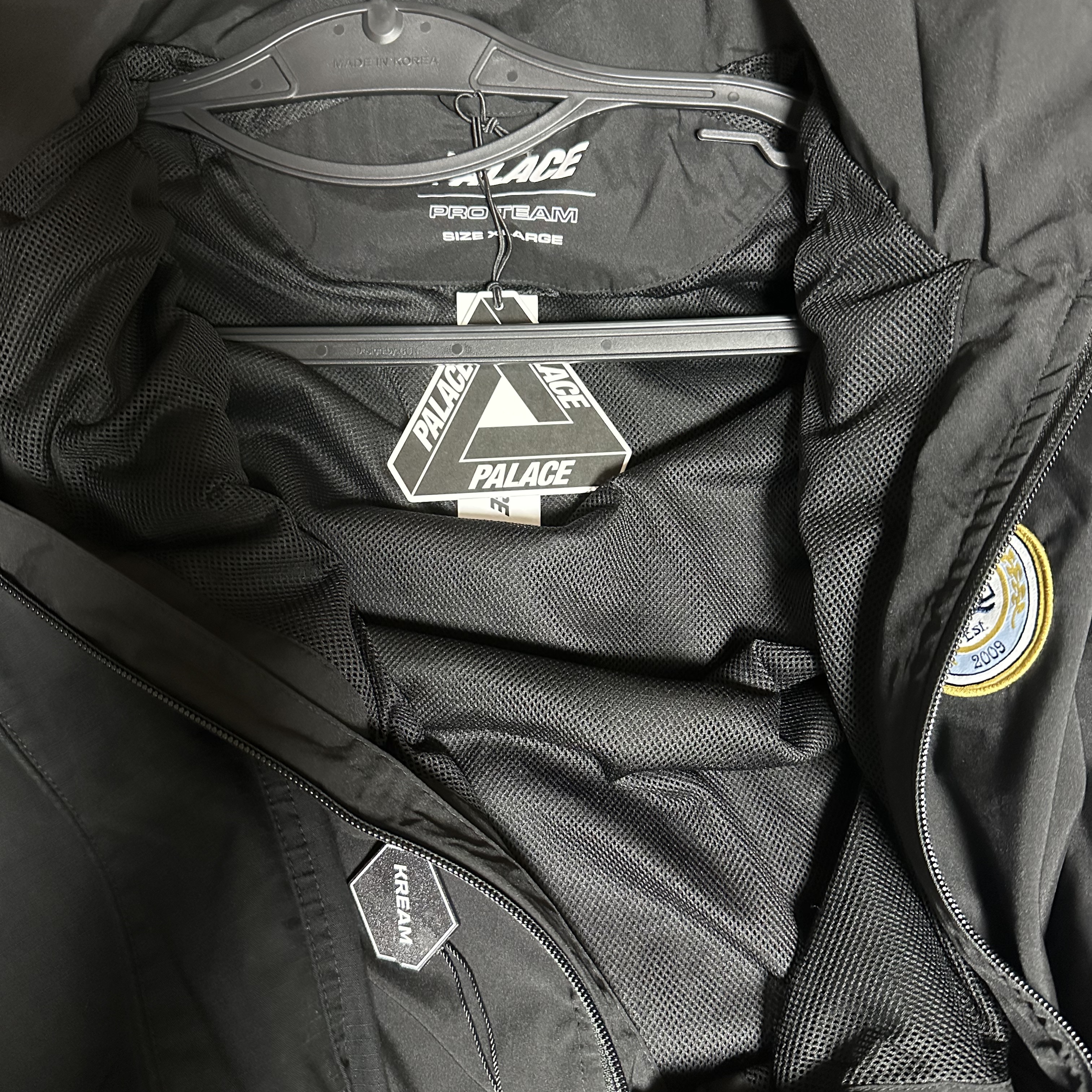 Palace Pro Shell Jacket Black - 23FW 착용 스타일 - 3