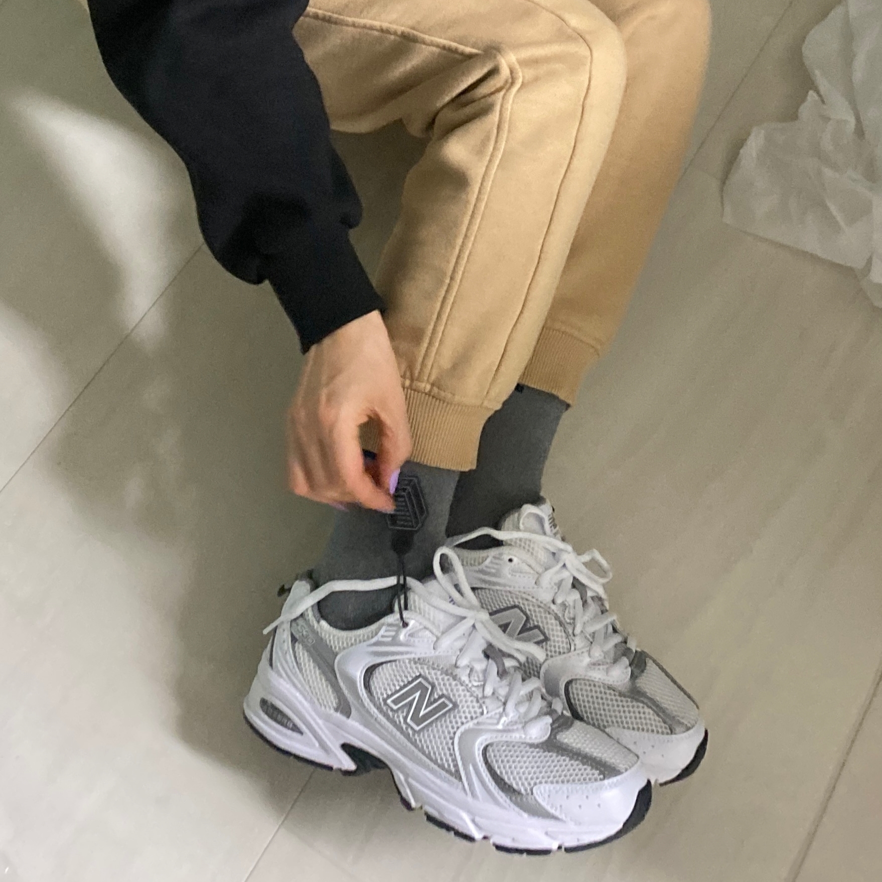 New Balance 530 White Silver 착용 스타일