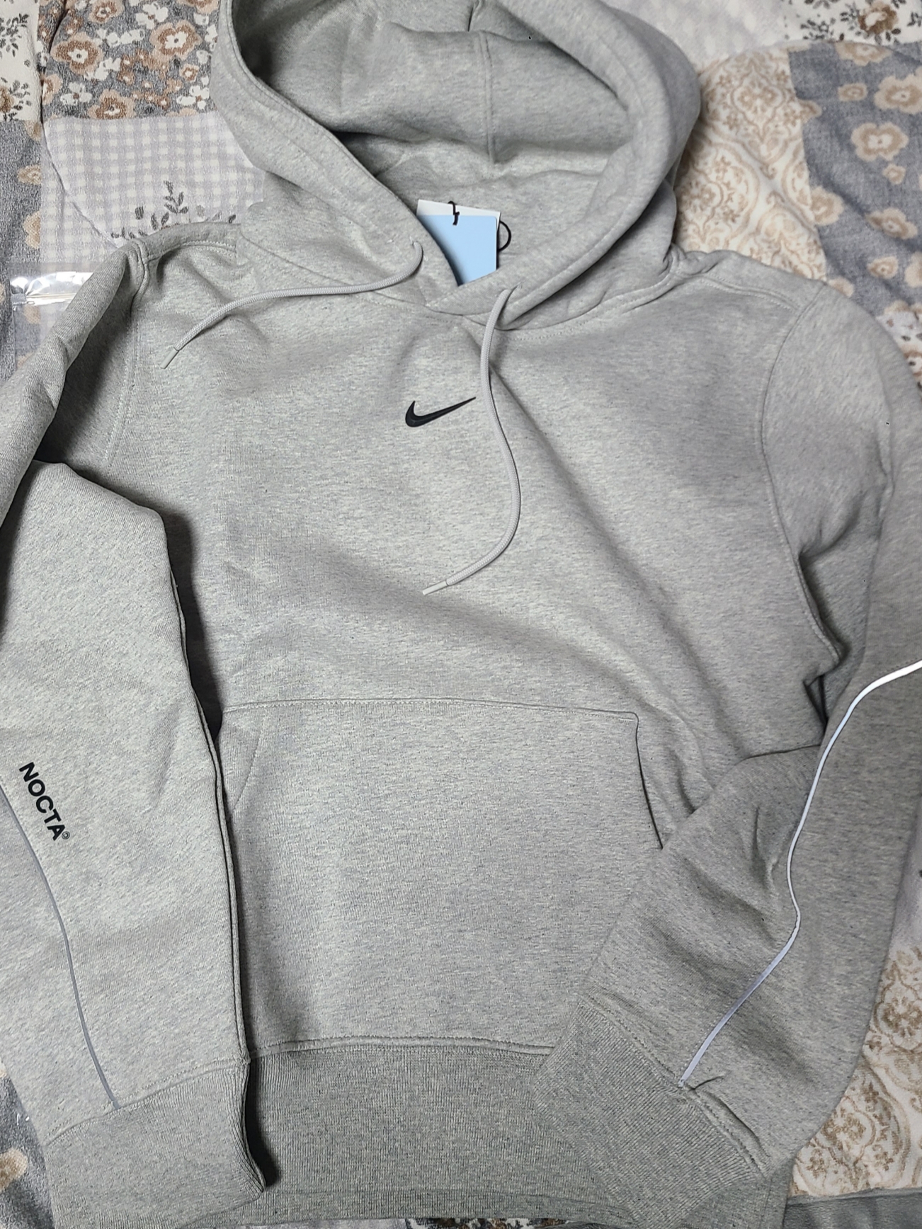 Nike x Drake Nocta Cardinal Stock Essential Hoodie Grey - US/EU, Nike x Drake Nocta Cardinal Stock Essential Hoodie Grey - Asia 착용 스타일 - 2