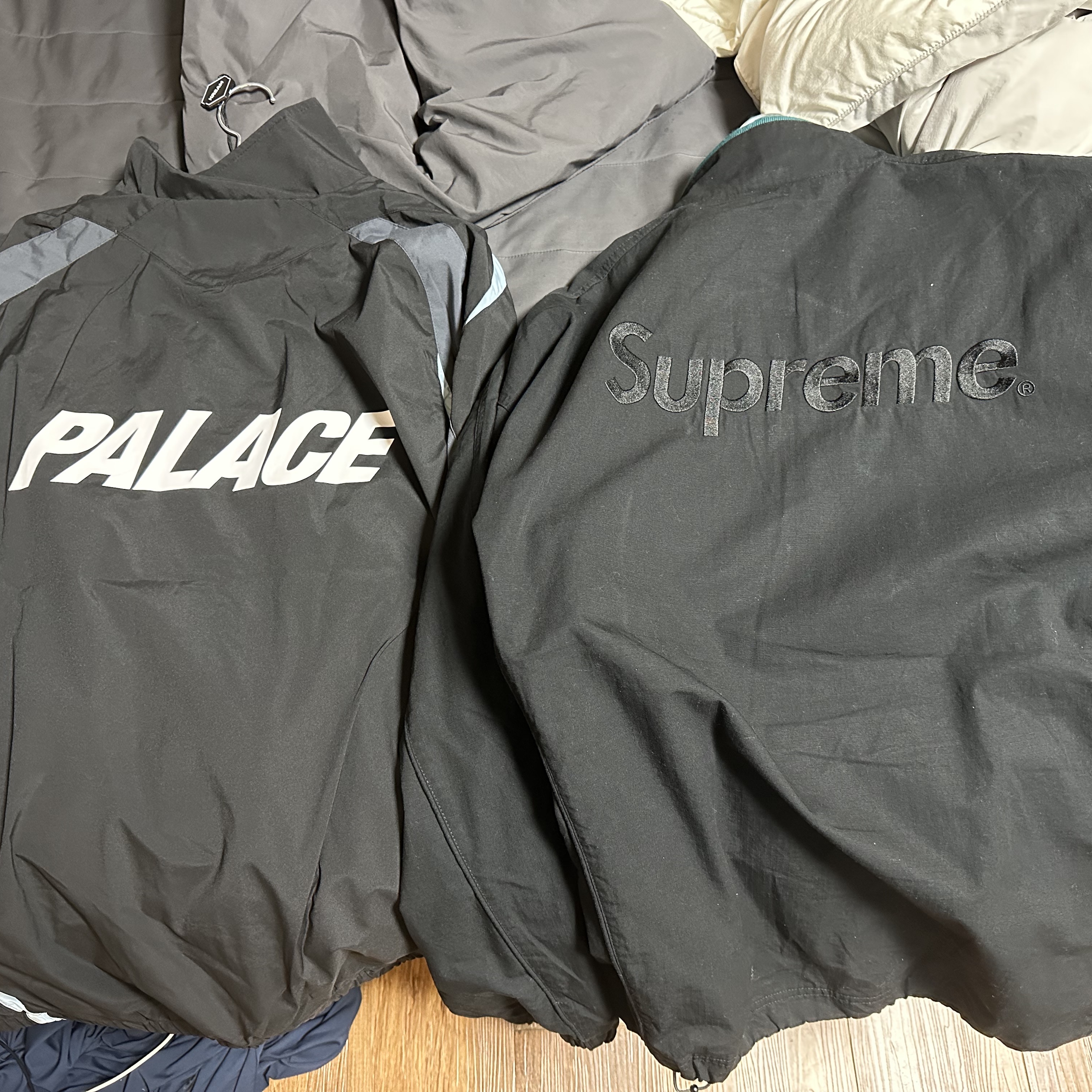 Palace Pro Shell Jacket Black - 23FW 착용 스타일 - 2
