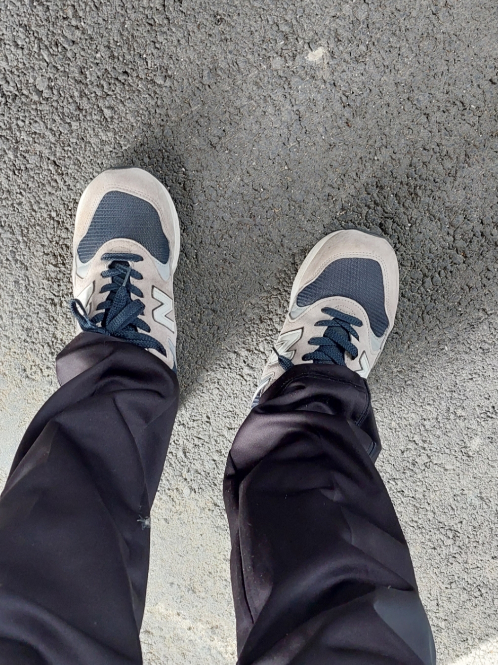 New Balance 585 Made in USA Grey Blue 착용 스타일