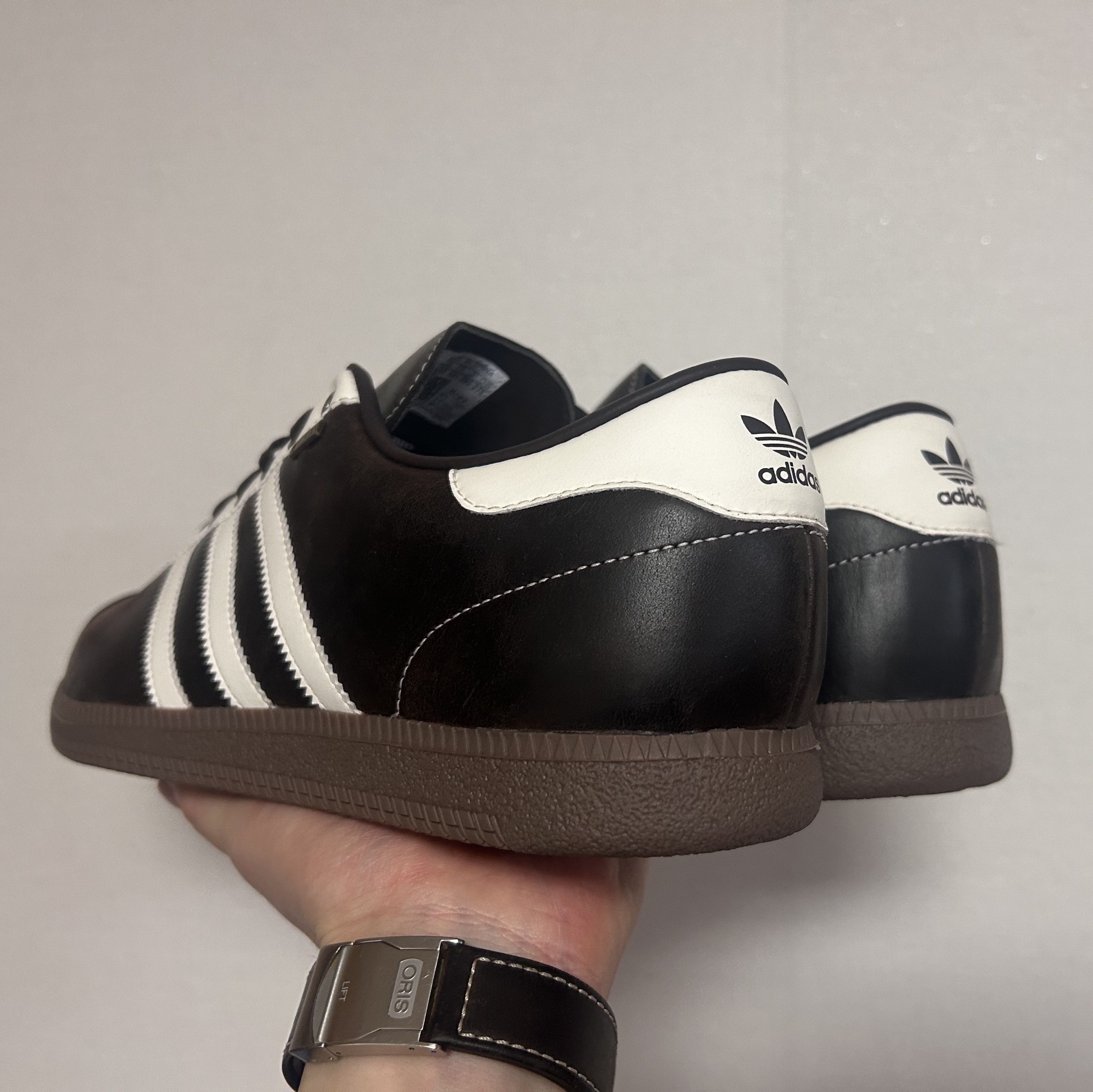 Adidas Bern GTX Dark Brown Cream White 착용 스타일 - 3