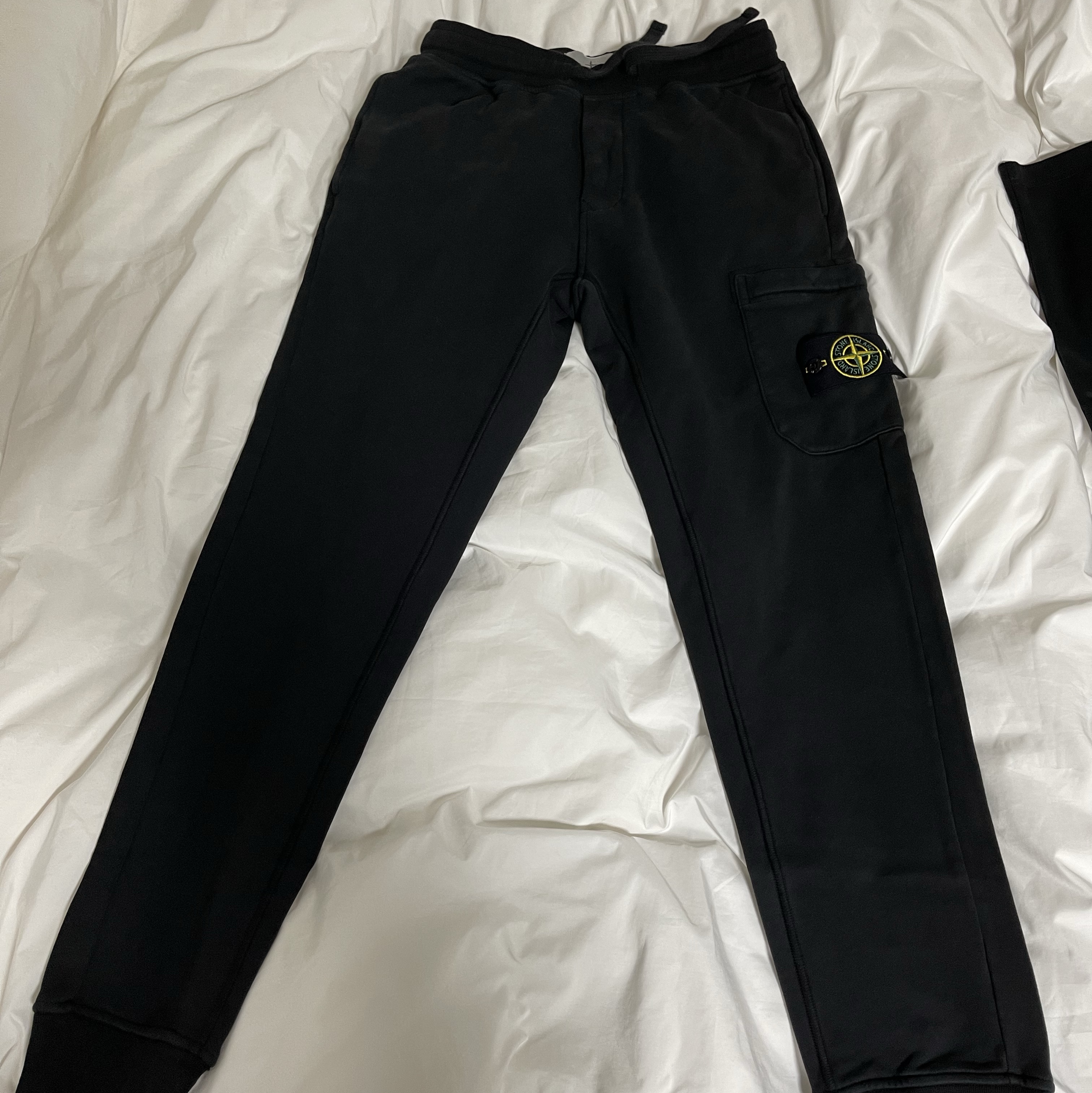 Stone Island 64551 Cotton Fleece Cargo Pants Black - 23SS 착용 스타일
