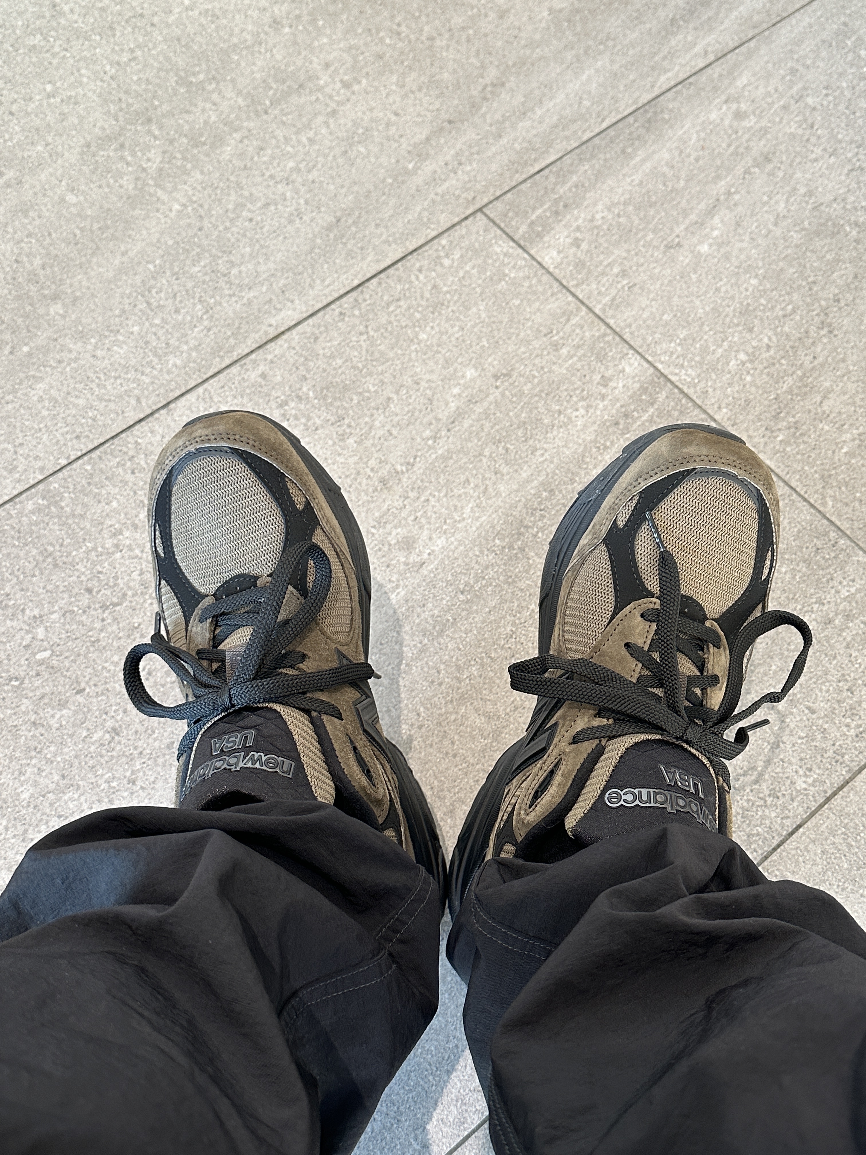 New Balance x JJJJound 990v3 Brown Black, Palace x Barbour Dom Quilt Black - 23FW 착용 스타일 - 1