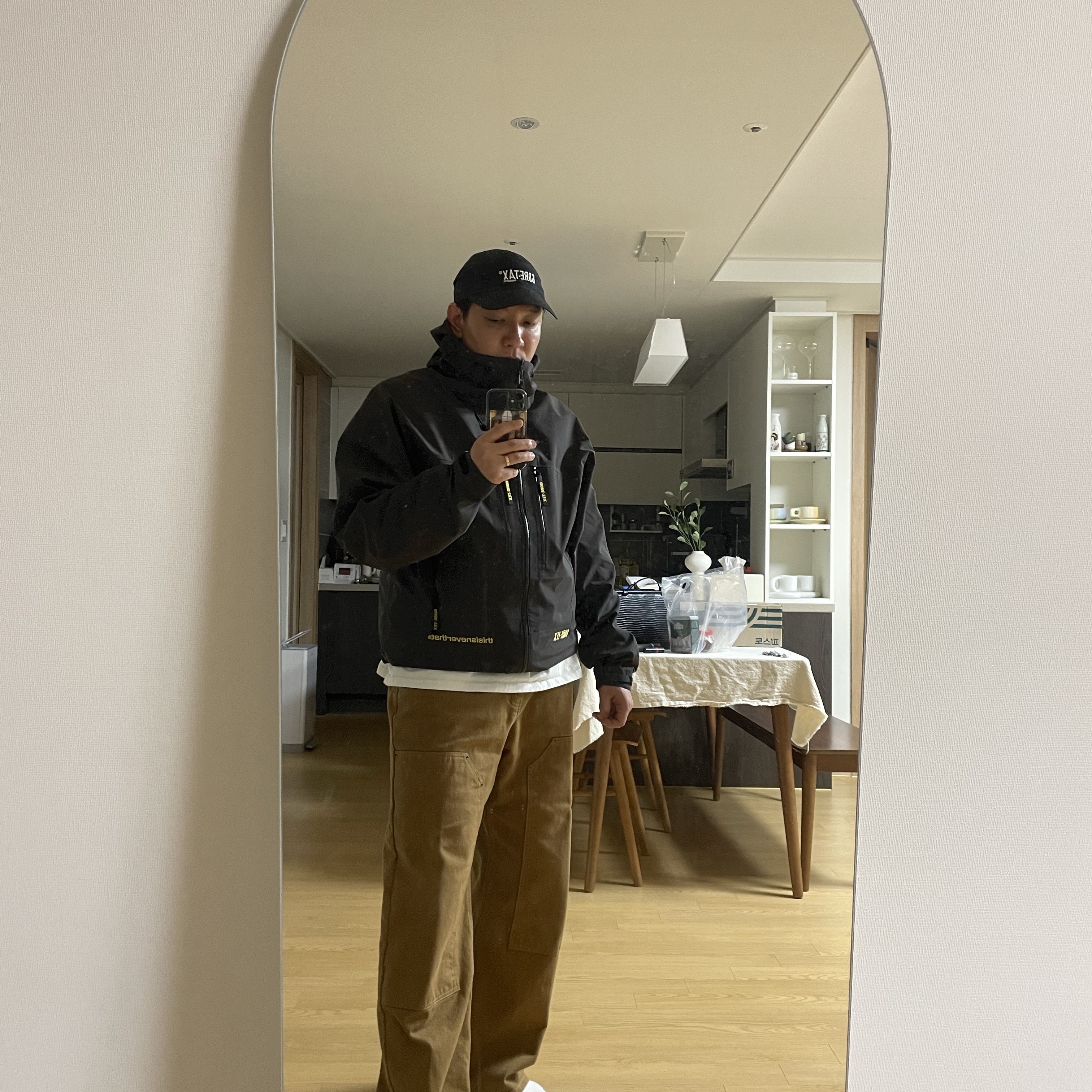 Thisisneverthat Gore-Tex 3L Jacket Black 착용 스타일