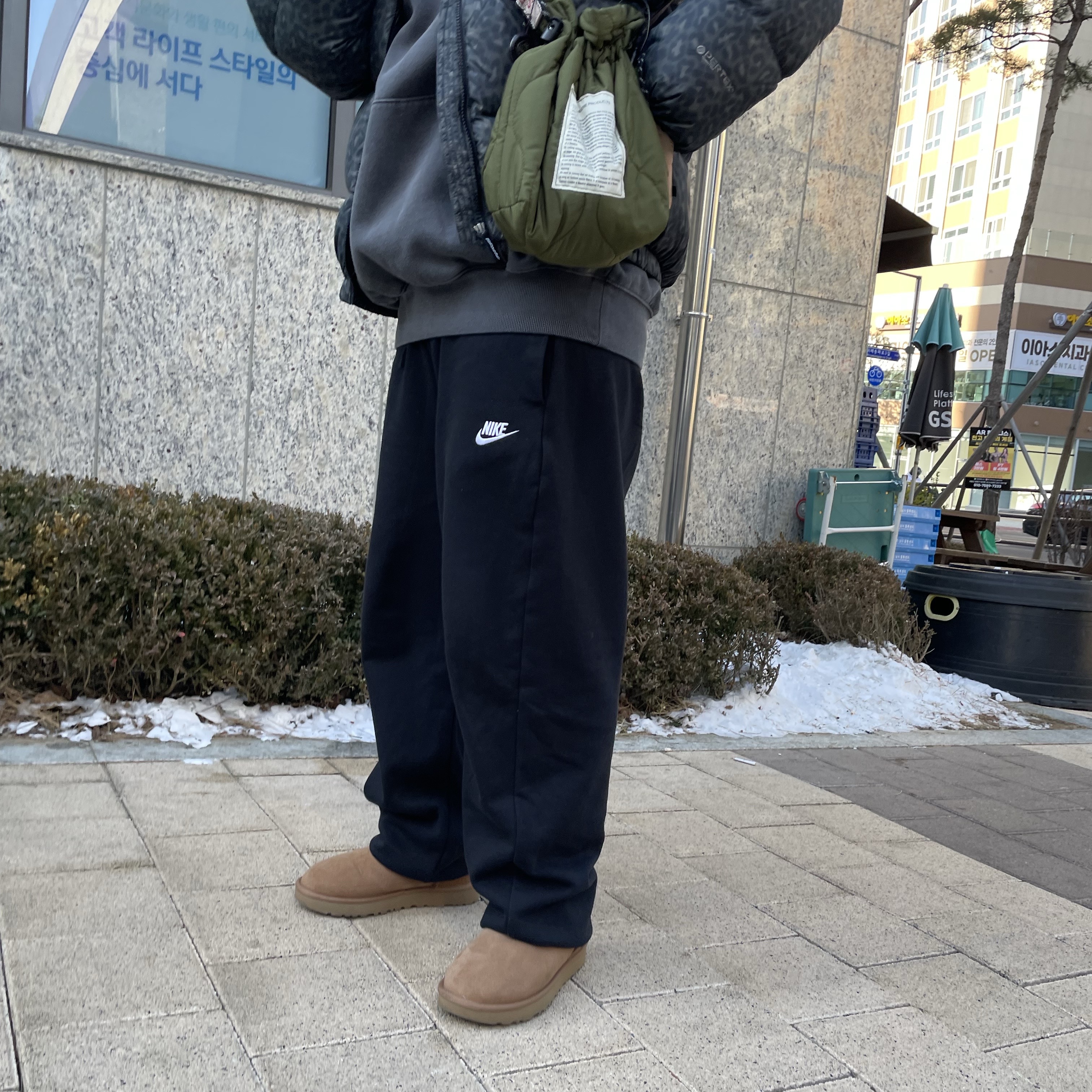 (W) UGG Classic Ultra Mini Boots Chestnut 착용 스타일