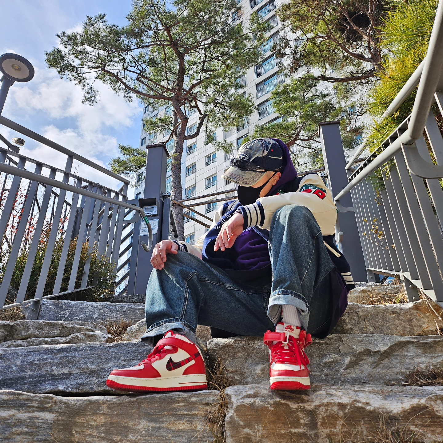 Supreme Webbing Keychain Red - 23SS, Jansport Right Pack Black 착용 스타일 - 3