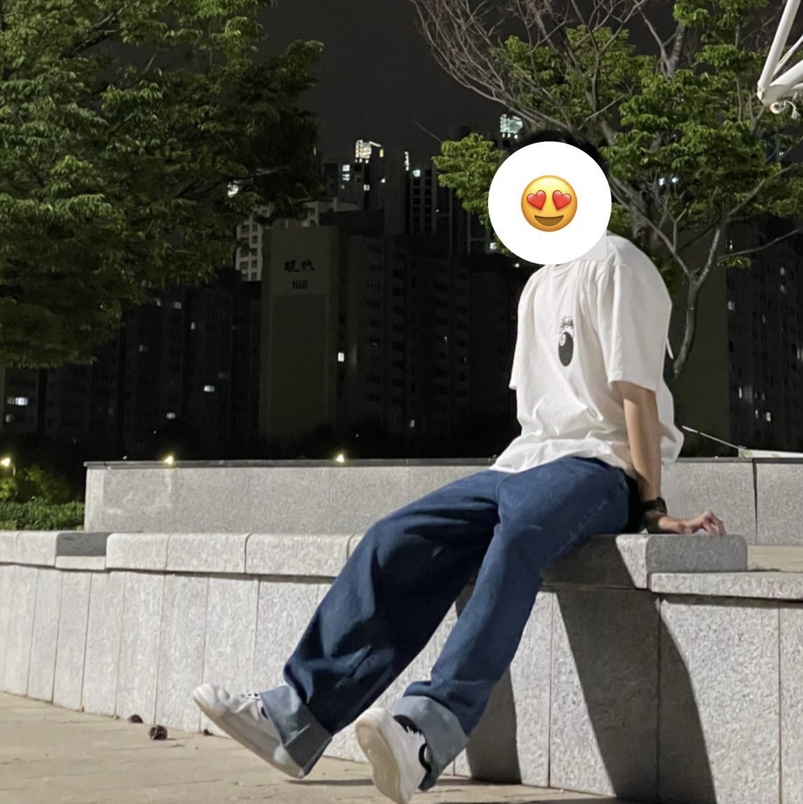 Stussy 8 Ball T-Shirt White - 22SS, Nike Air Force 1 '07 LV8 2 Have a Nike Day 착용 스타일