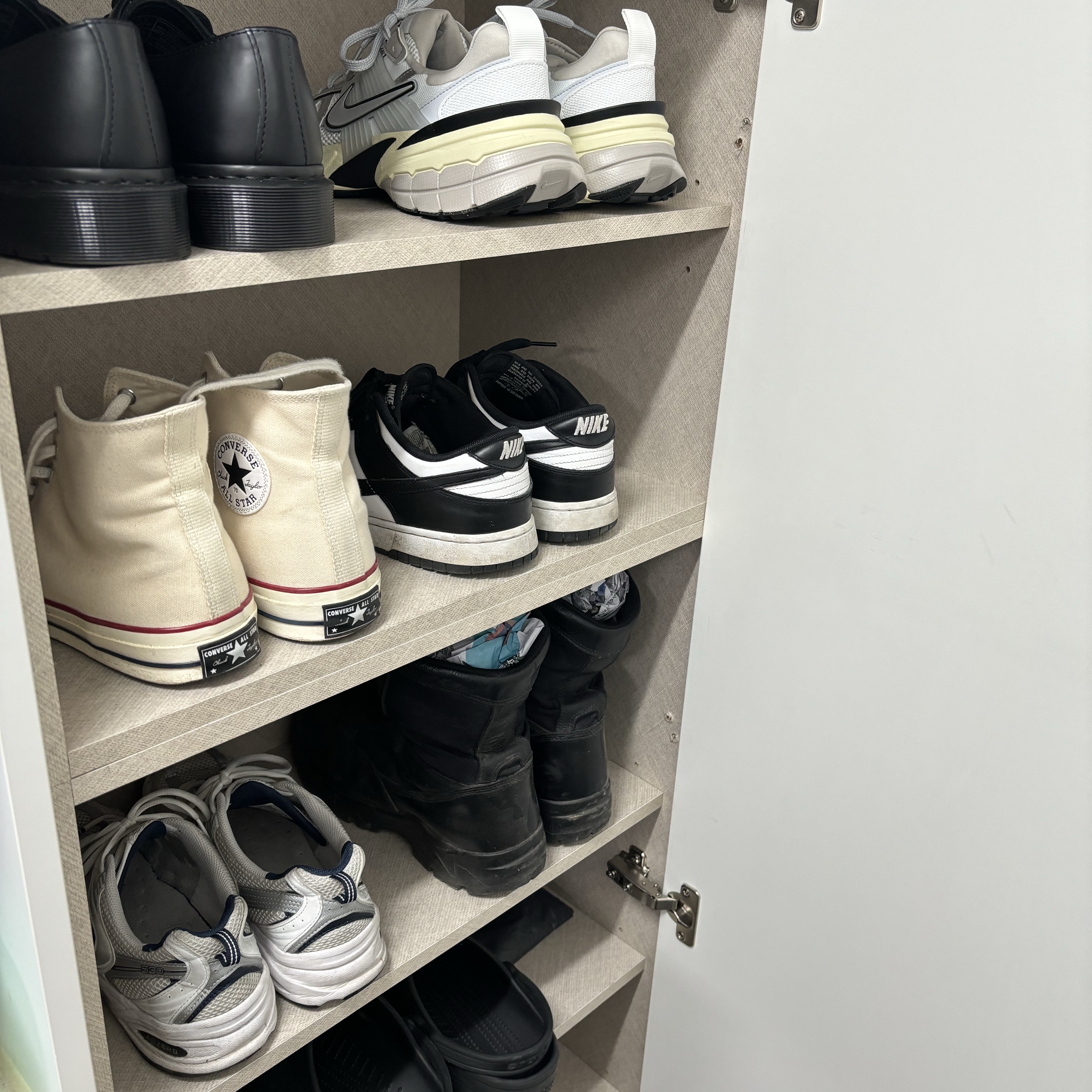 Nike V2K Run Summit White Metallic Silver, Dr. Martens 1461 Mono Black 착용 스타일 - 1