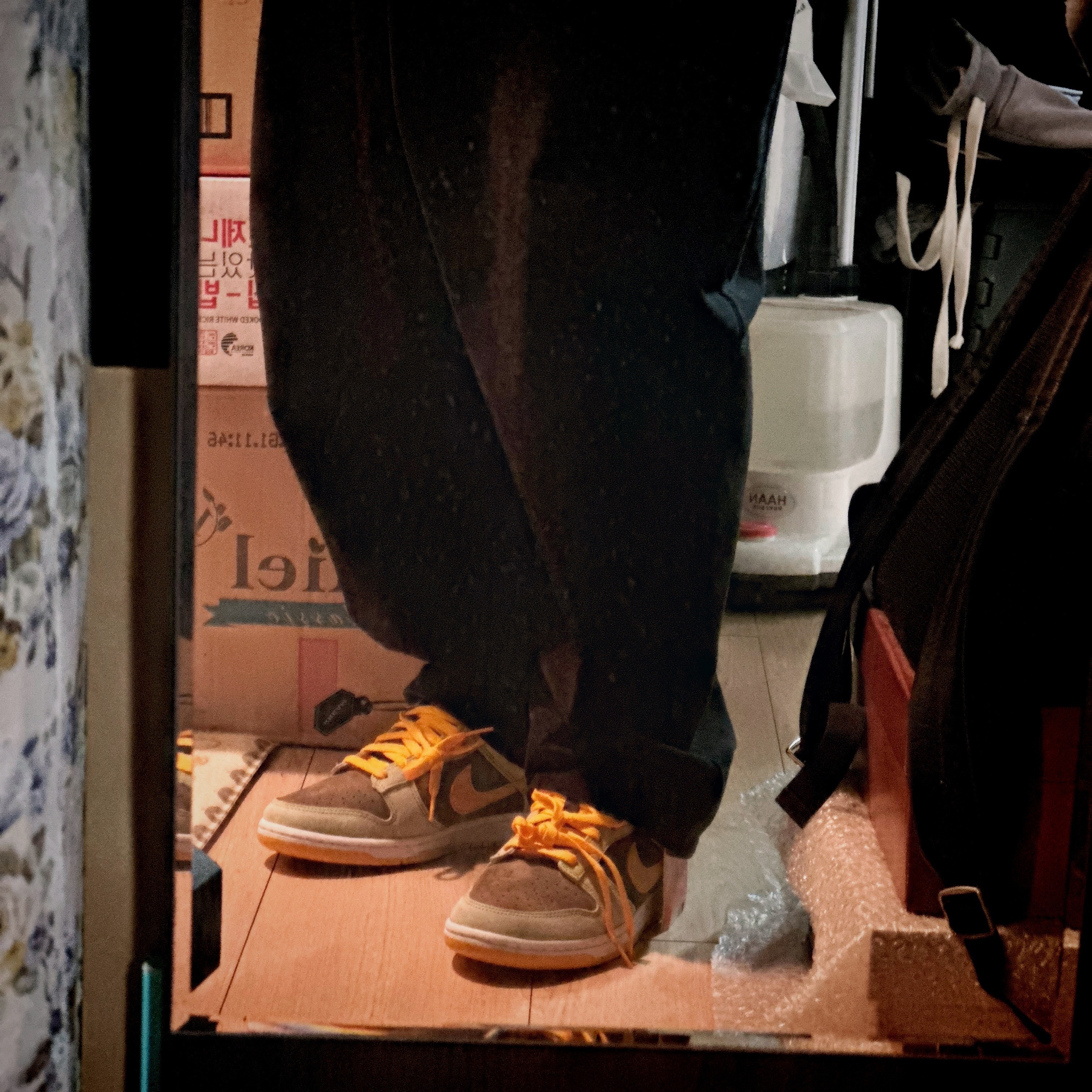 Nike Dunk Low SE Dusty Olive 착용 스타일 - 5