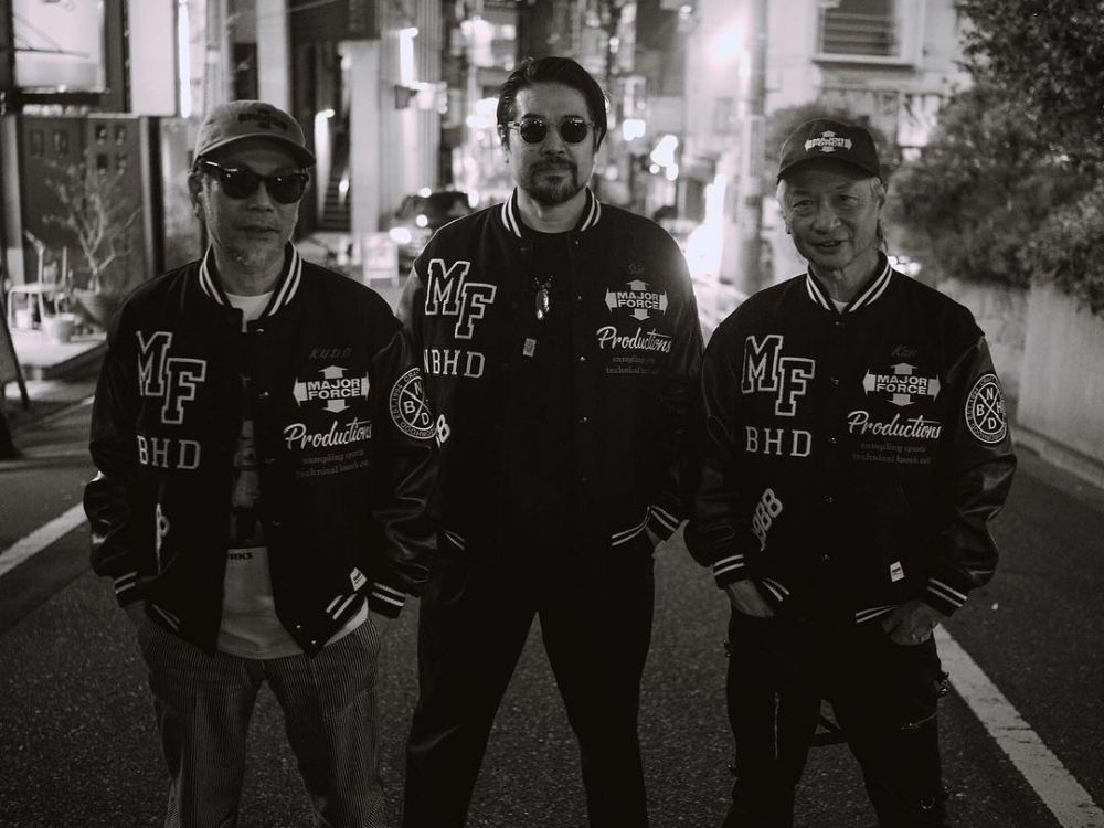 Neighborhood x Major Force Stadium Jacket Black 착용 스타일 - 1